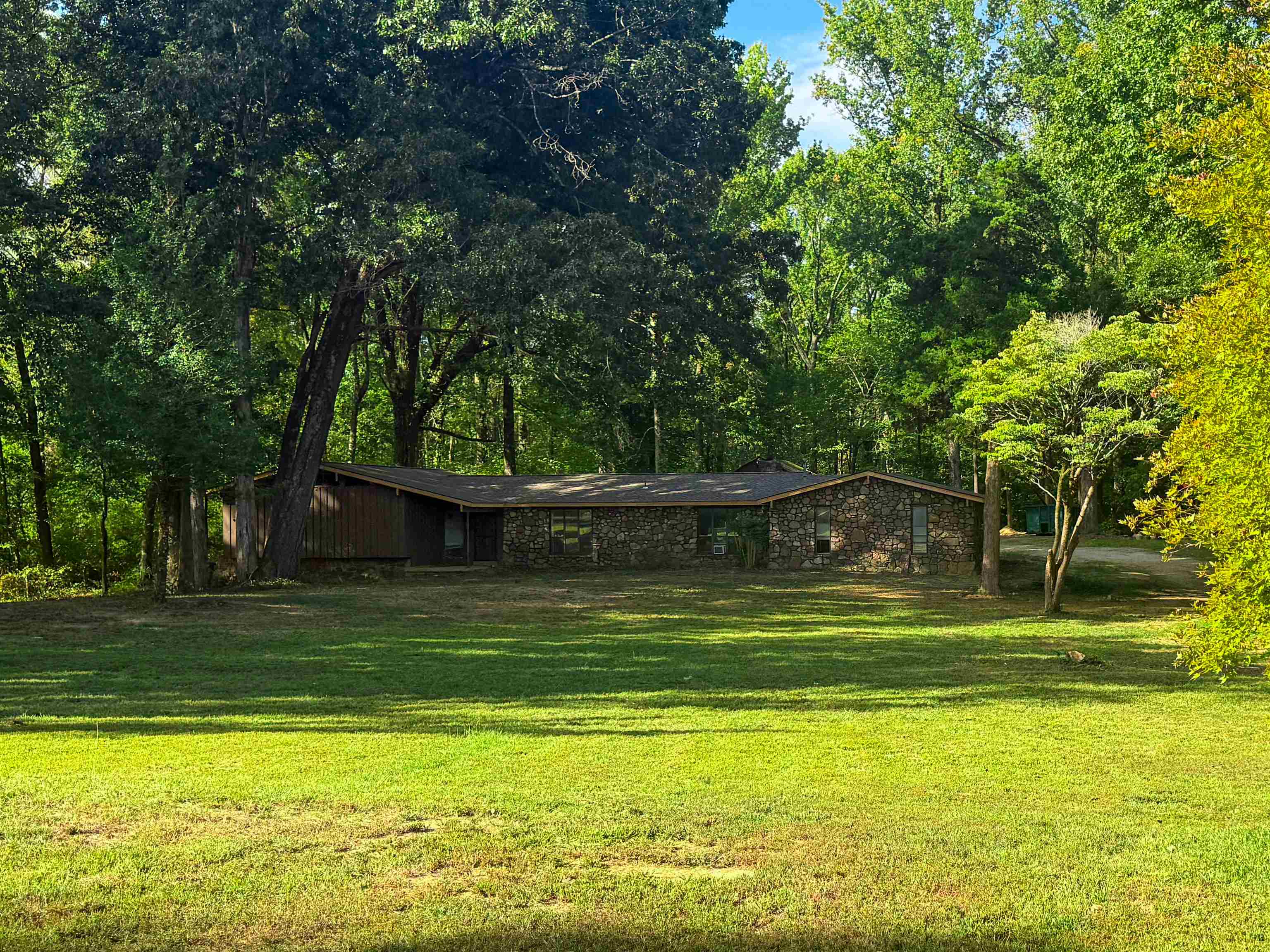 725 Chaser Dr Property Photo 1