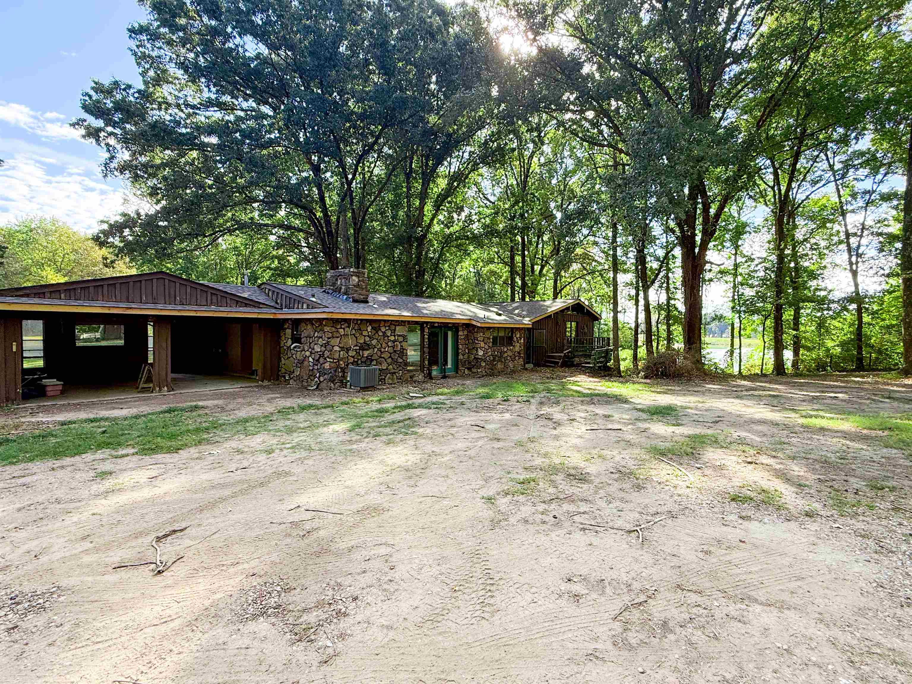 725 Chaser Dr Property Photo 3