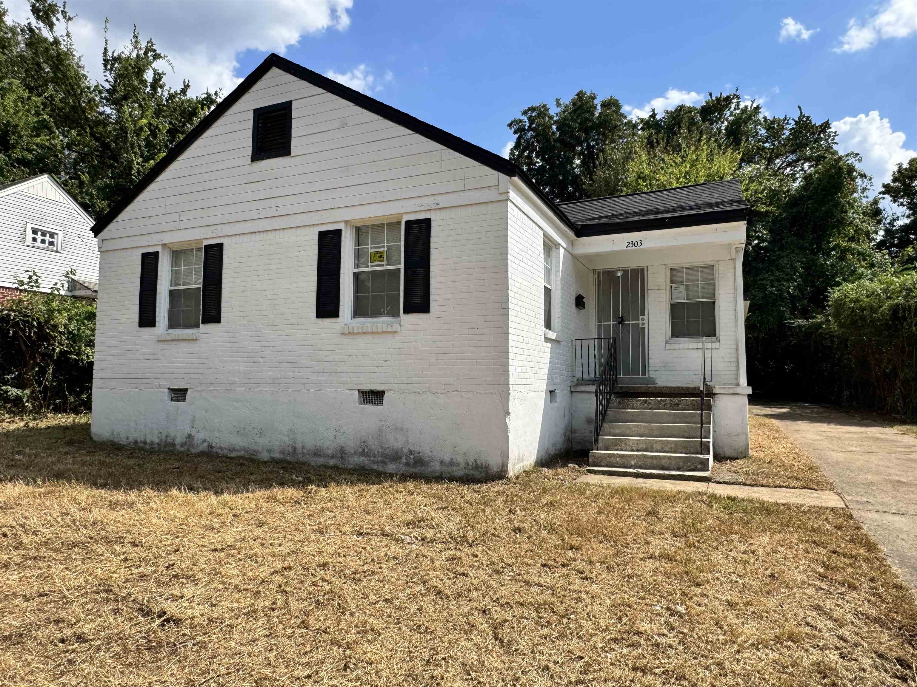 2303 Longstreet Dr Property Photo 1