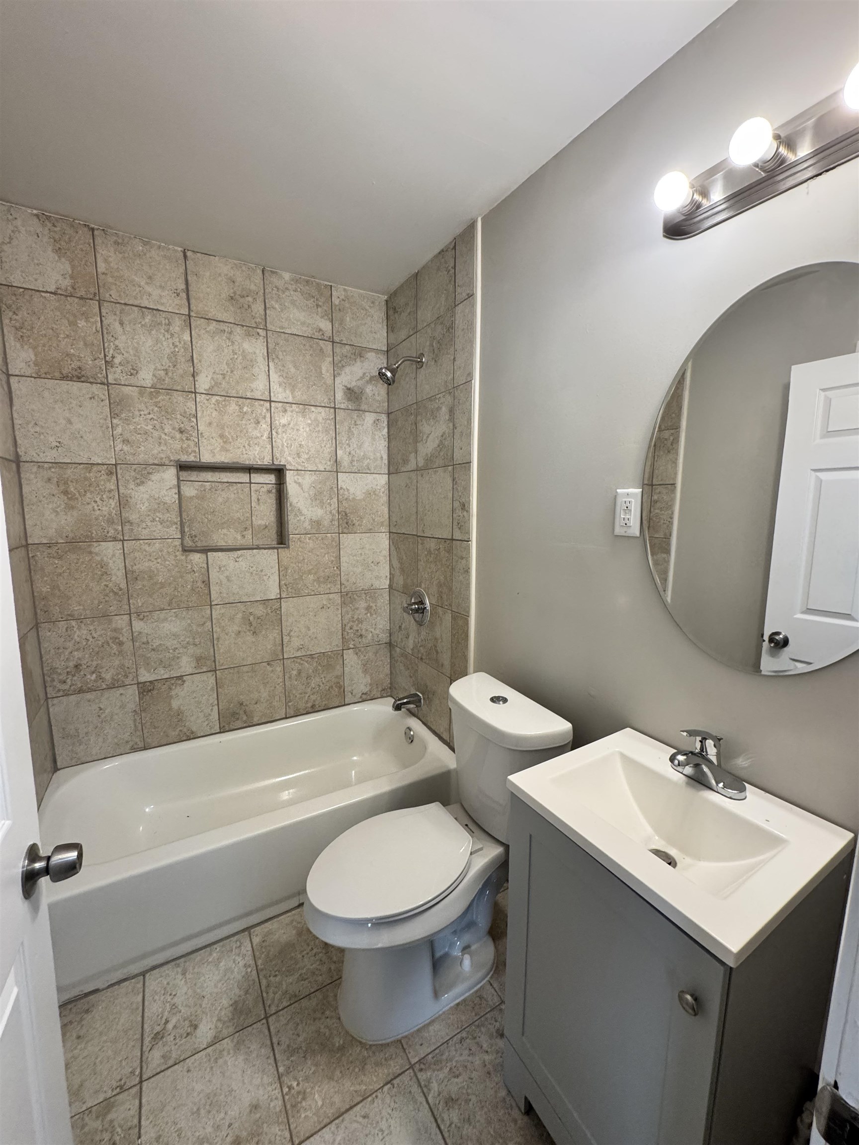 2303 Longstreet Dr Property Photo 6