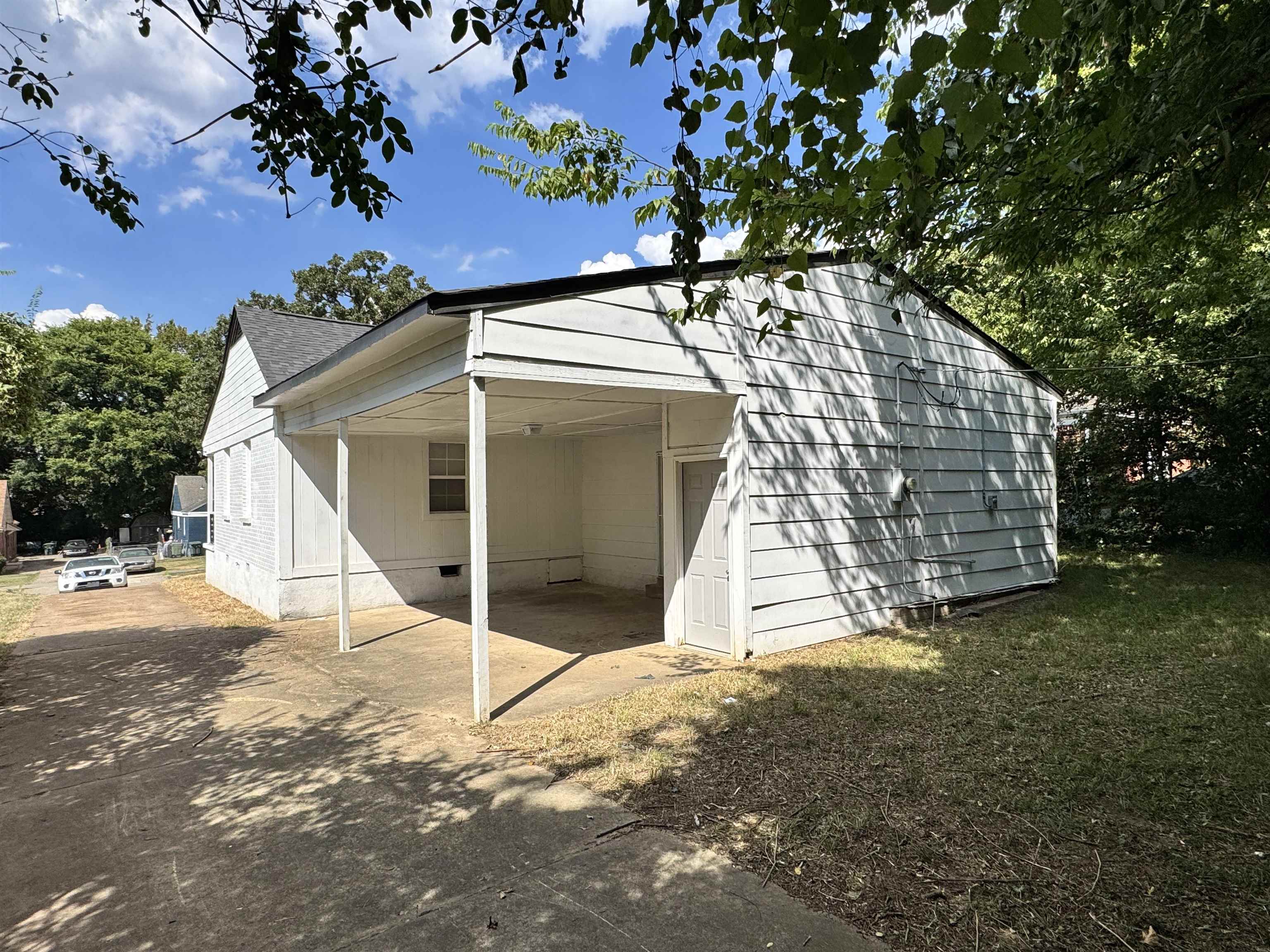 2303 Longstreet Dr Property Photo 17