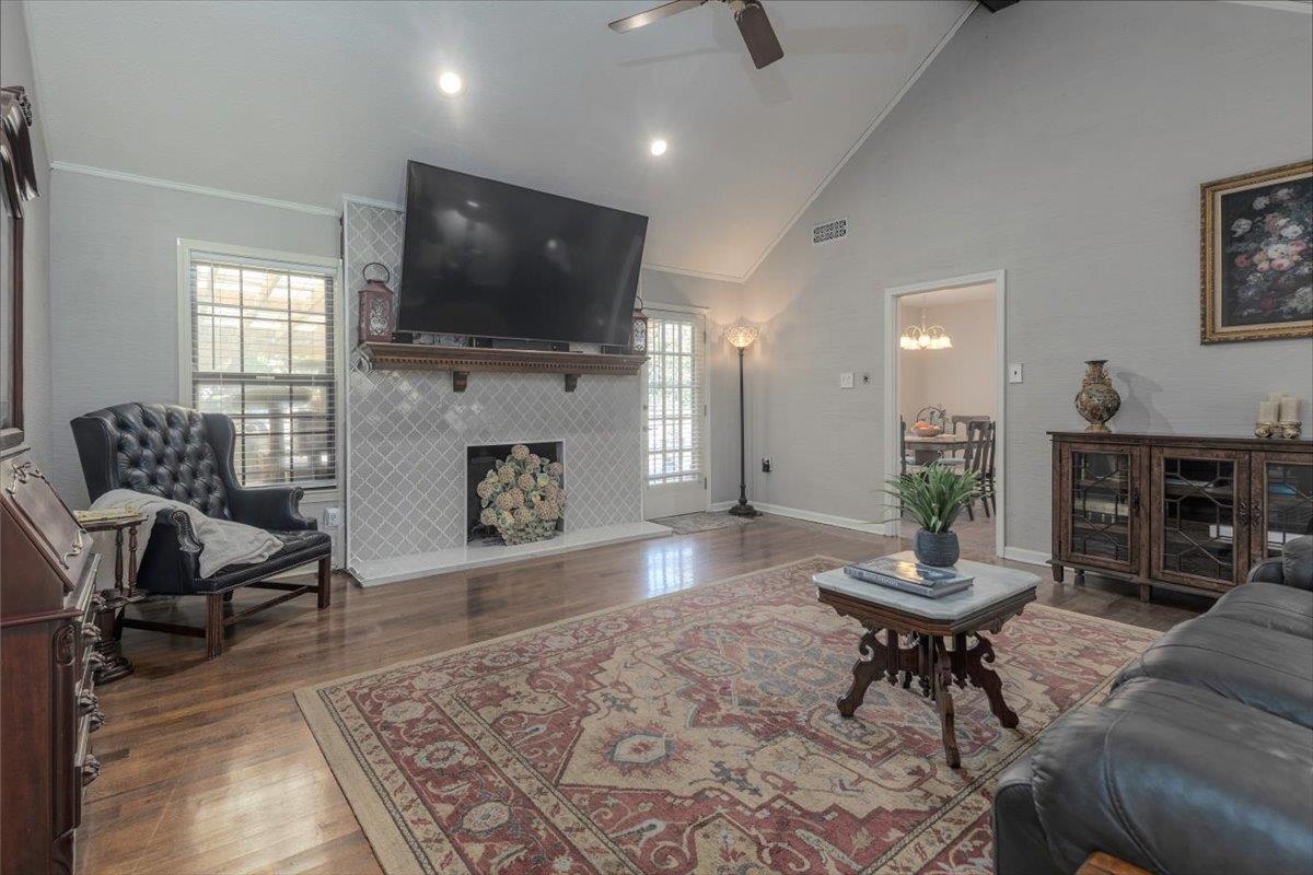 8652 Wine Leaf Cv Property Photo 2