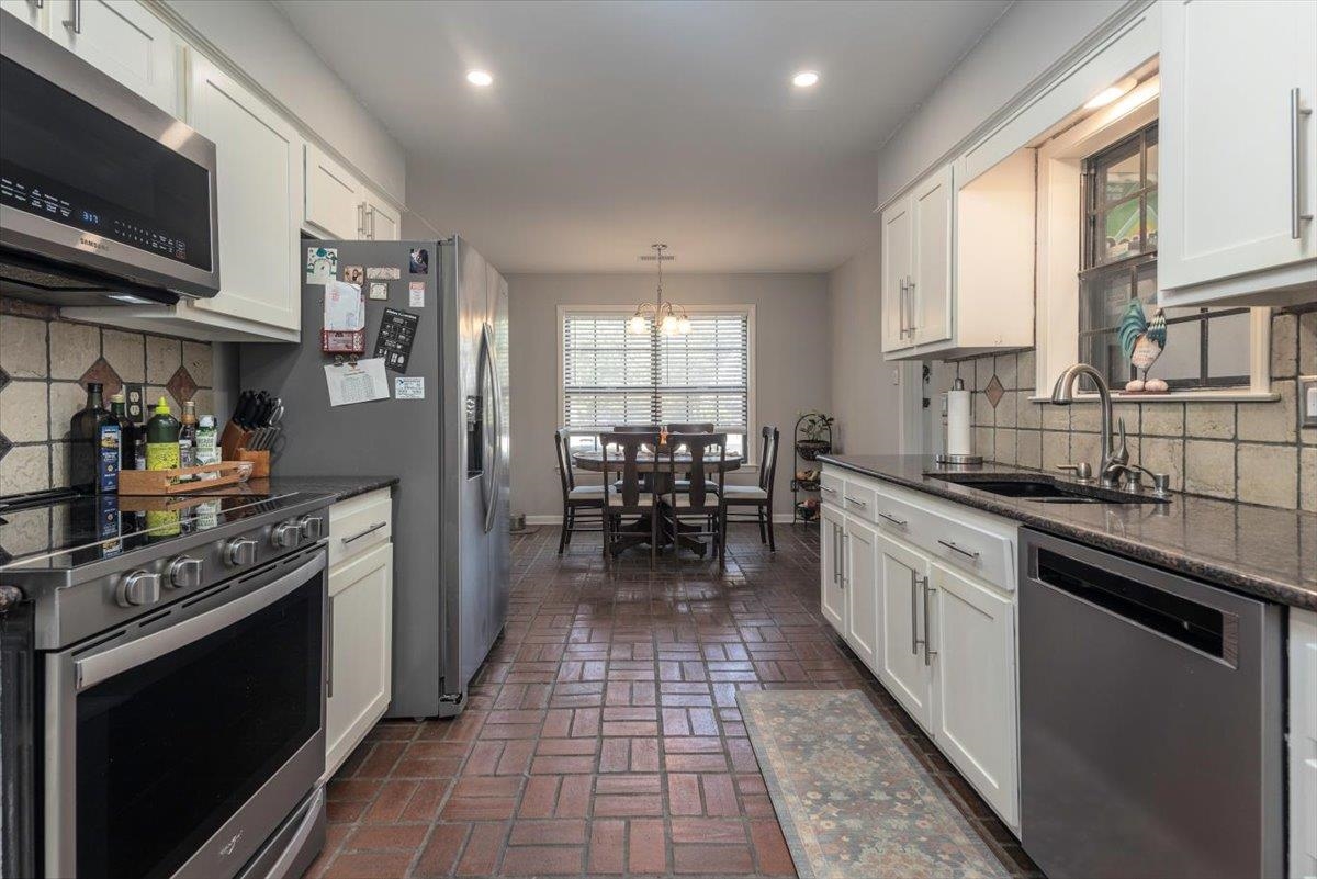 8652 Wine Leaf Cv Property Photo 11