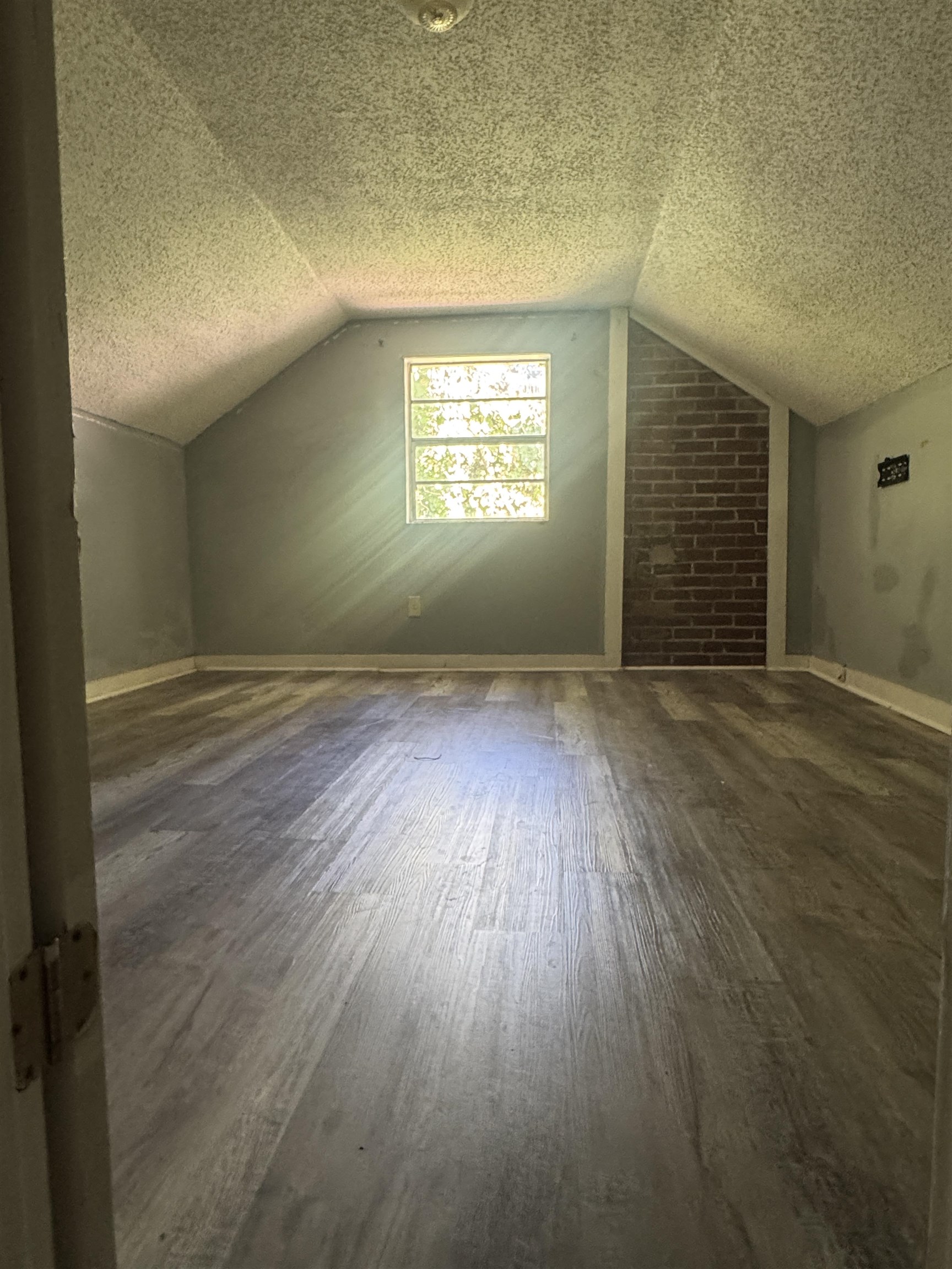 3818 Faxon Ave Property Photo 8