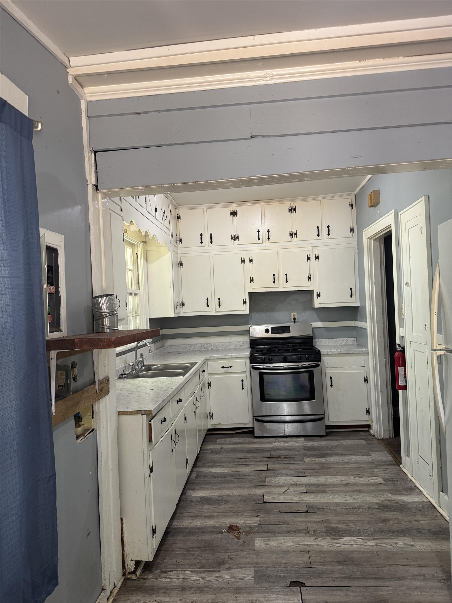3818 Faxon Ave Property Photo 11