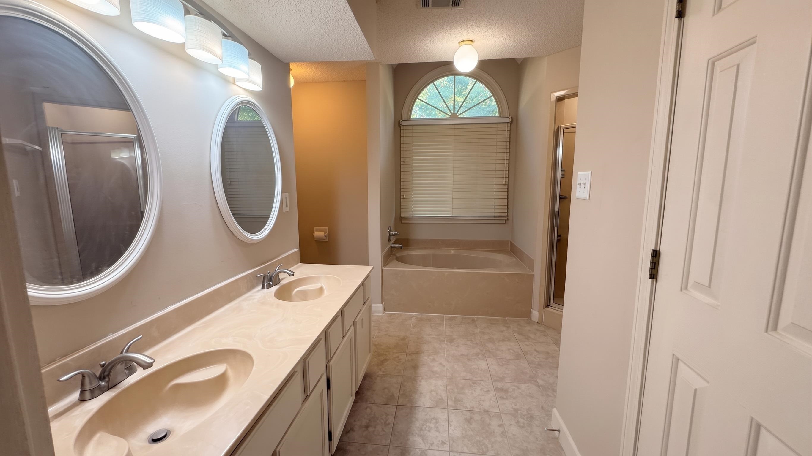 8957 Hickory Trail Dr Property Photo 11