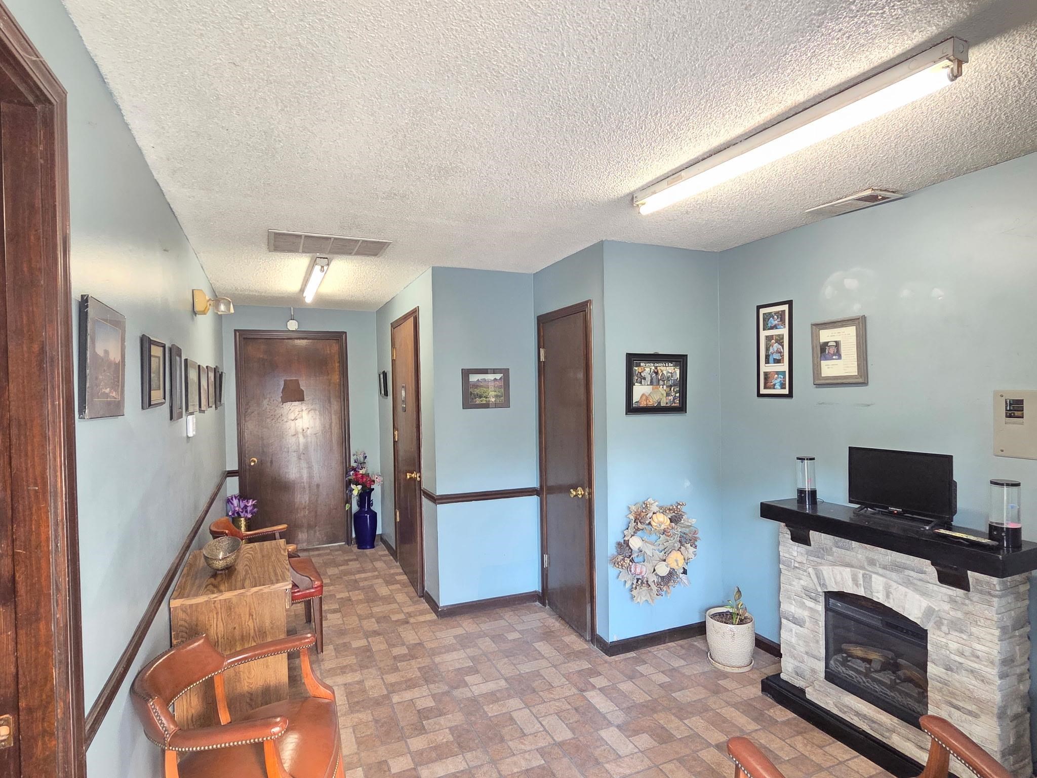 602 W Peebles Rd Property Photo 3