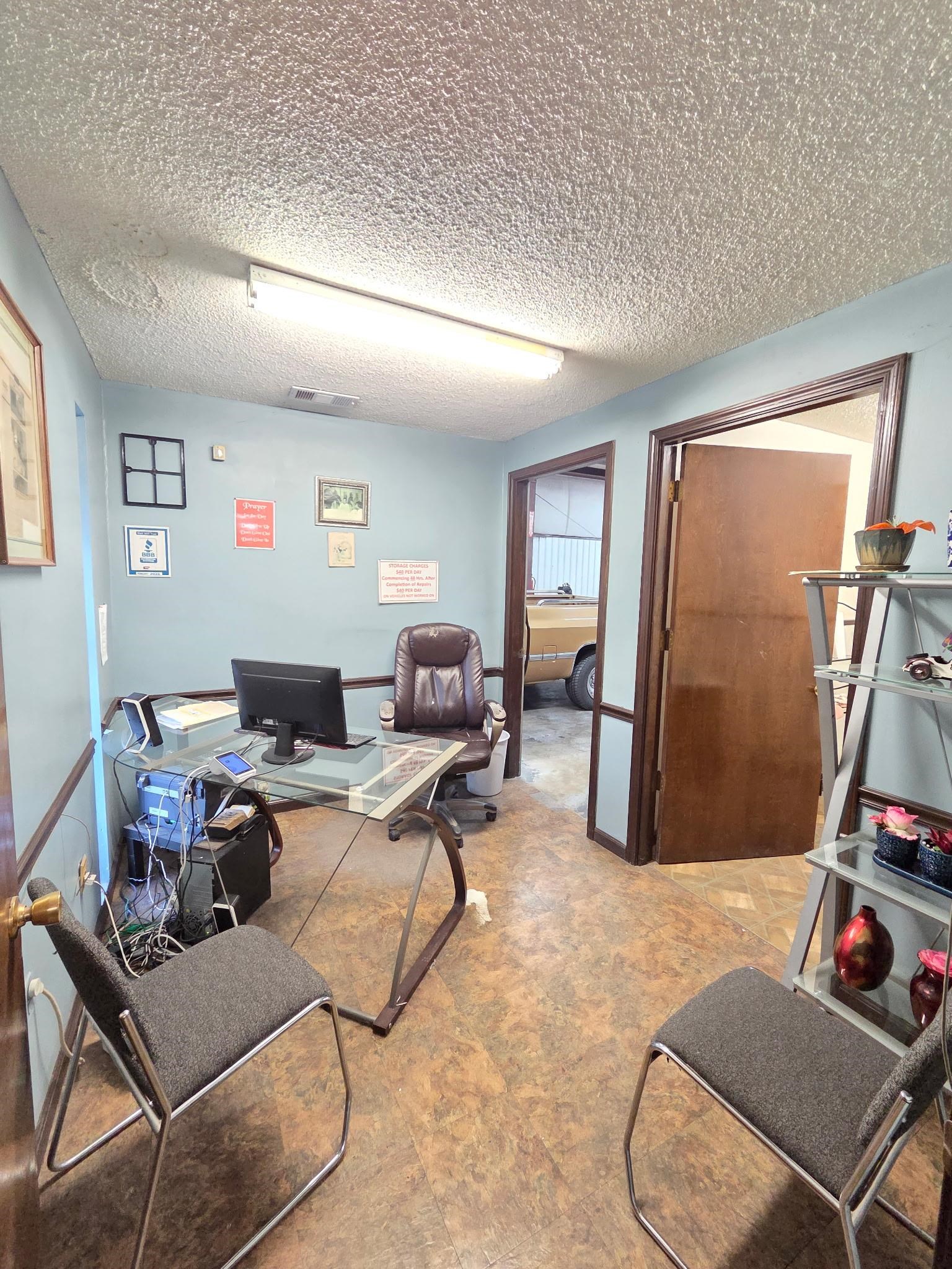 602 W Peebles Rd Property Photo 4