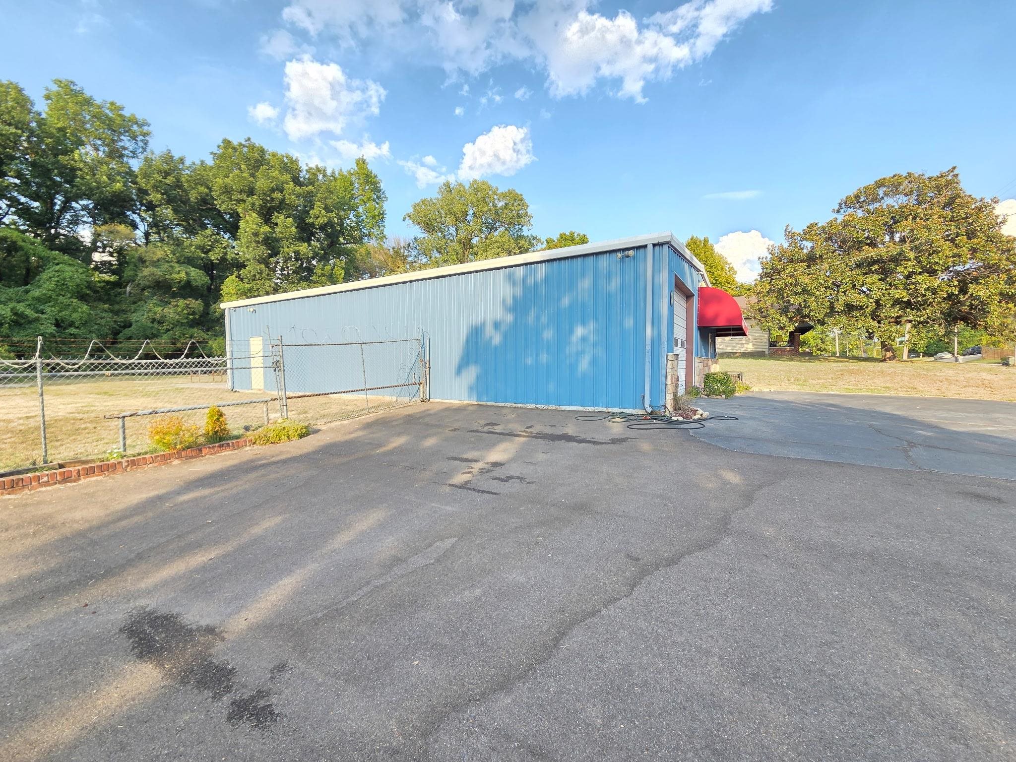 602 W Peebles Rd Property Photo 10