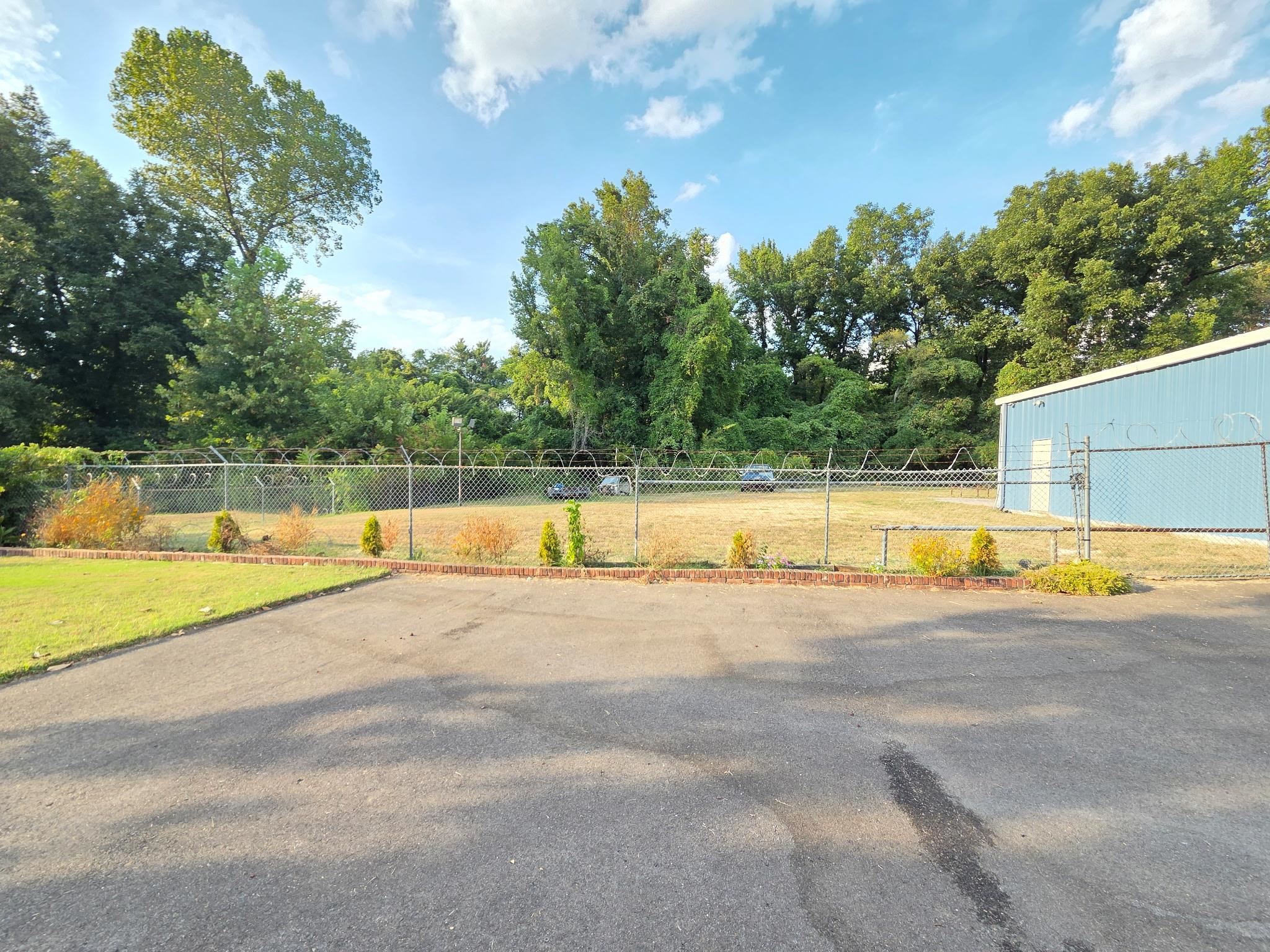 602 W Peebles Rd Property Photo 21