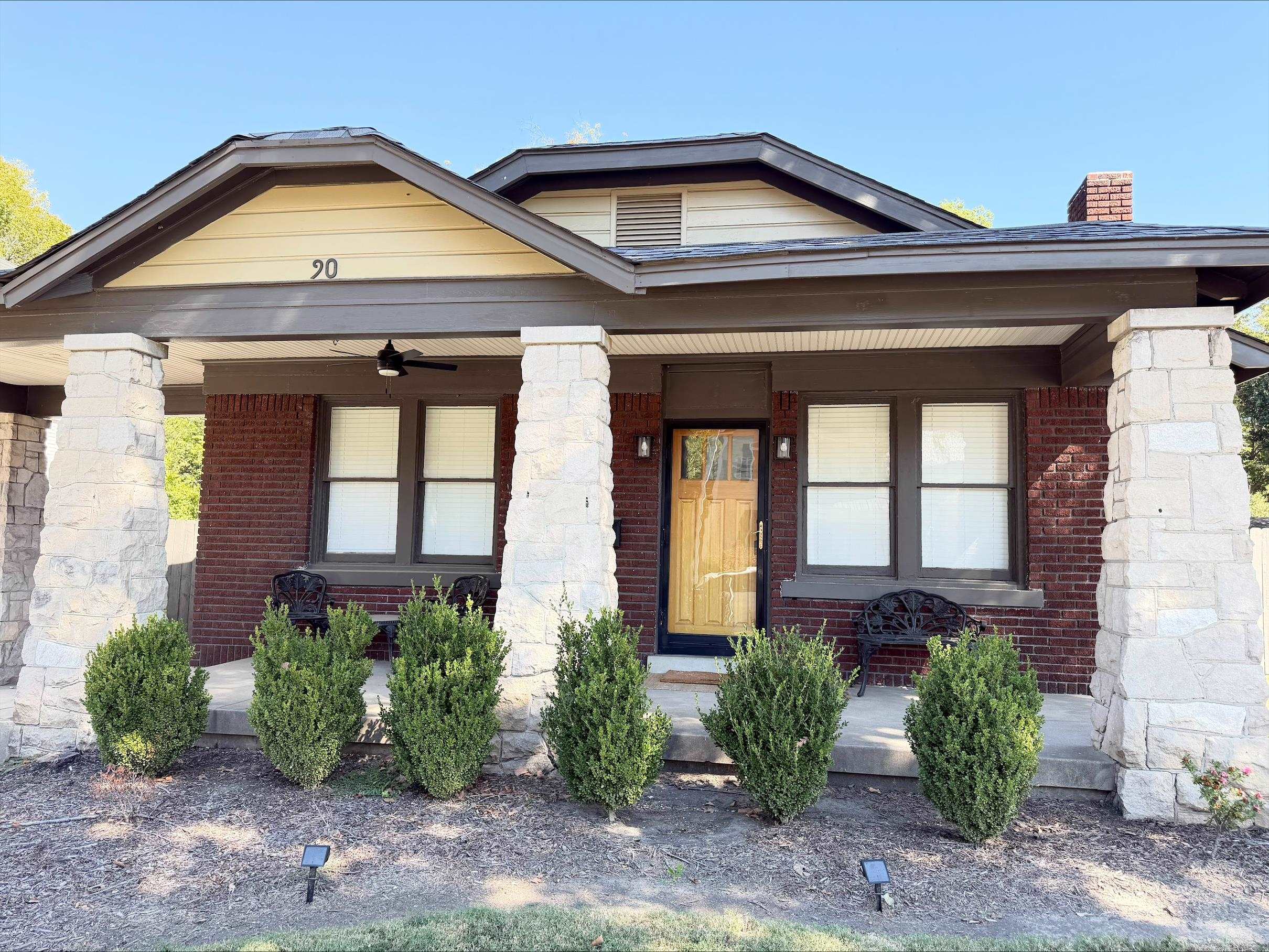 90 N Cooper St Property Photo 1