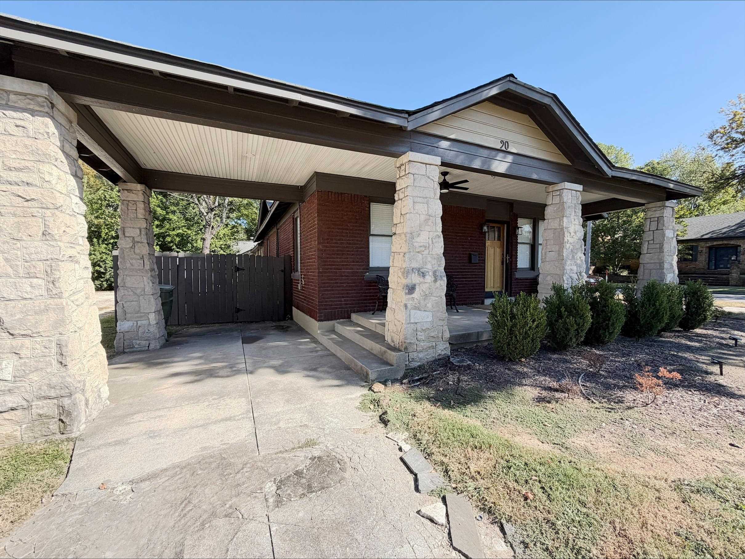 90 N Cooper St Property Photo 2