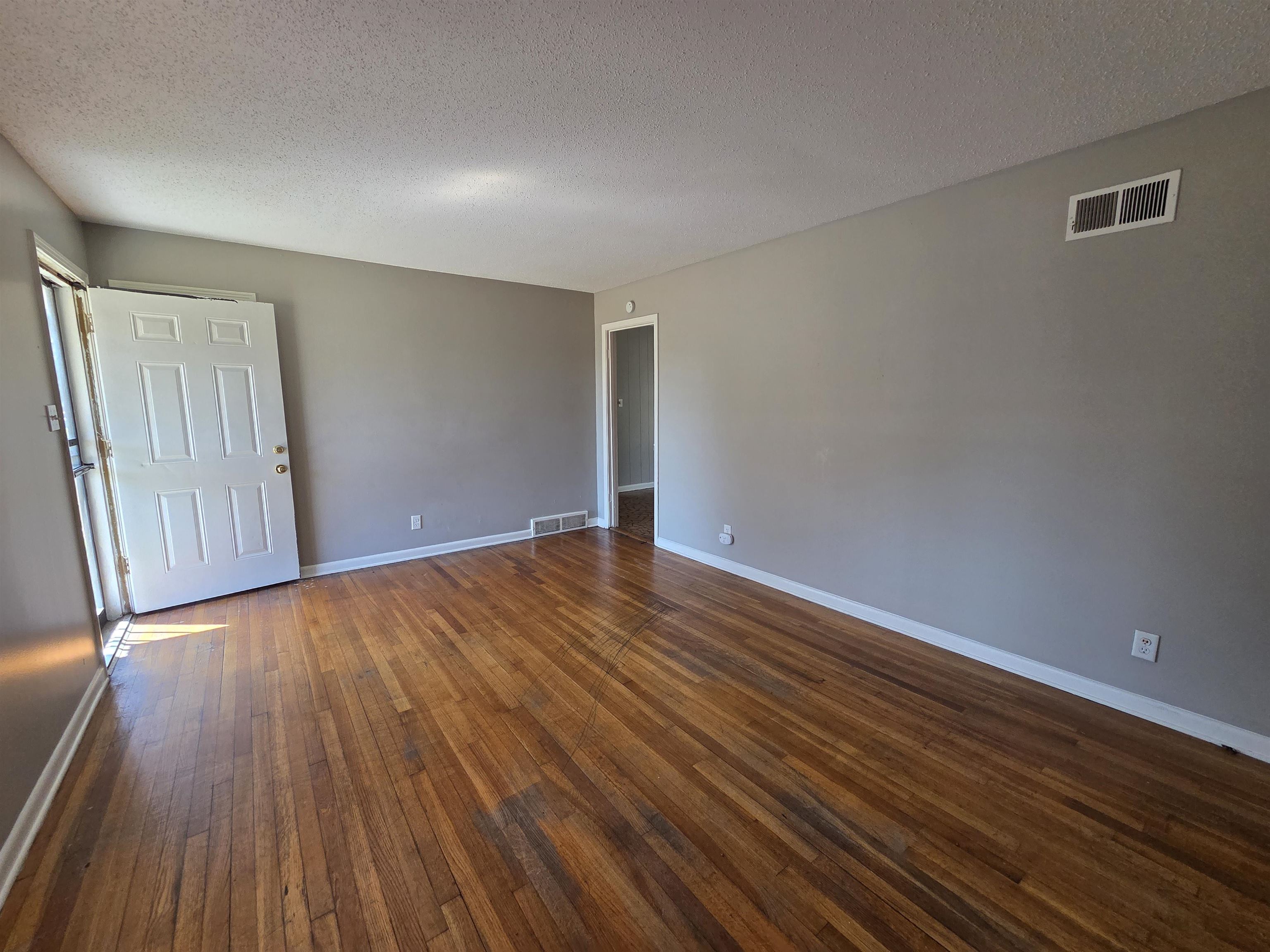 538 Whitestone Ave Property Photo 2