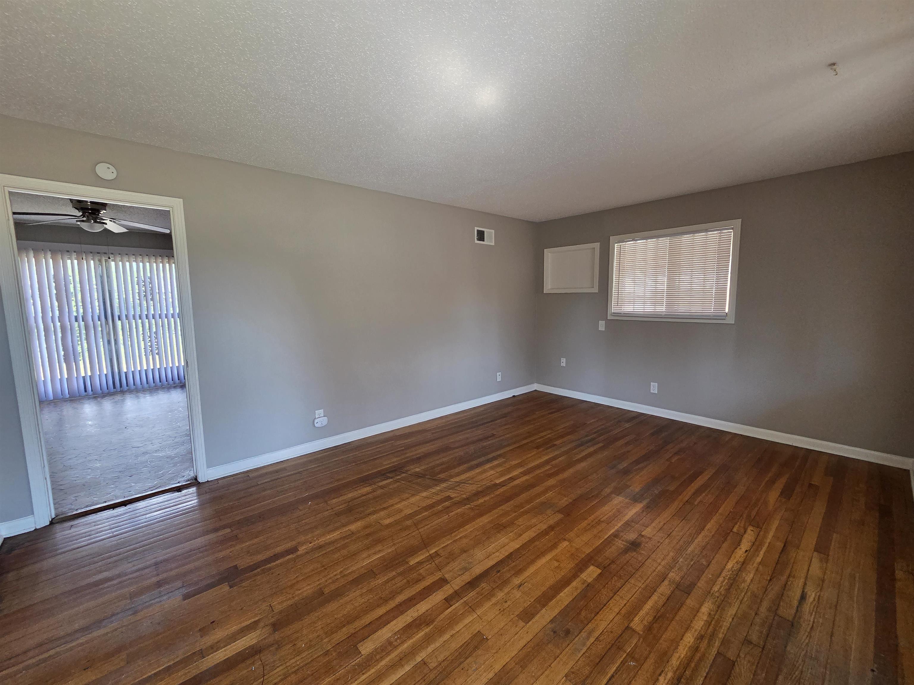 538 Whitestone Ave Property Photo 4