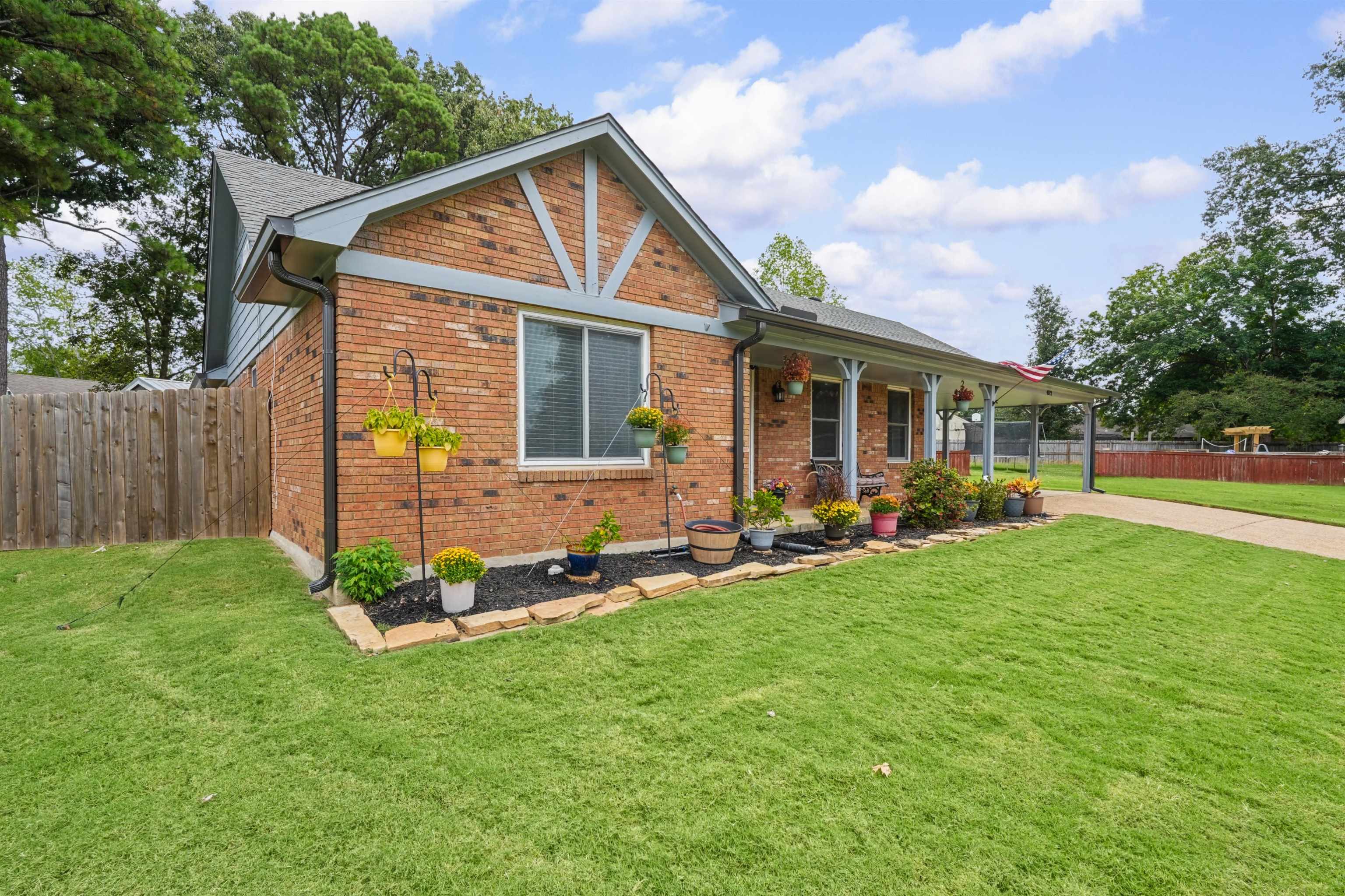 4072 Dovehill Cv Property Photo 2
