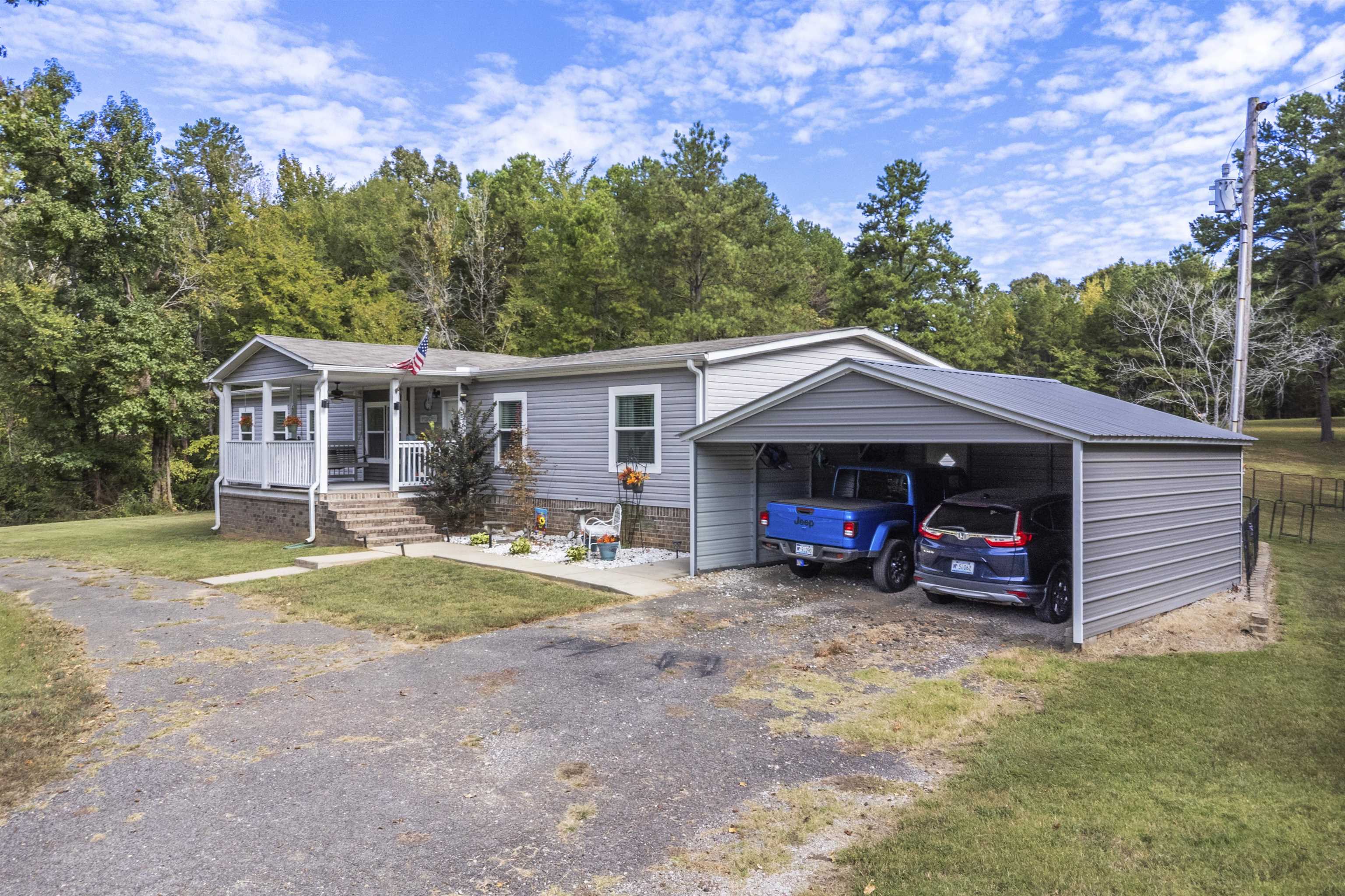 240 Heaven Hill Dr Property Photo 2