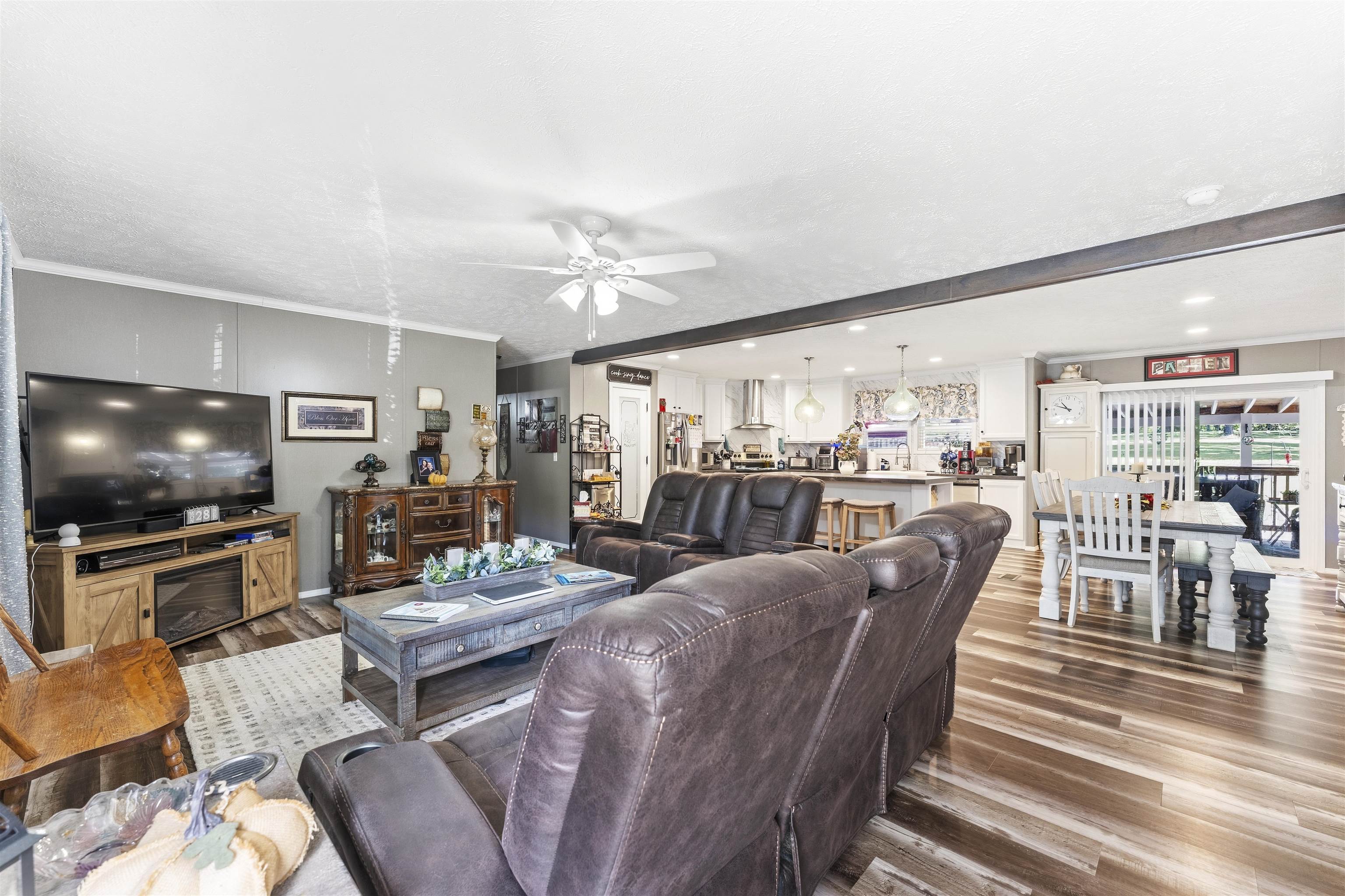 240 Heaven Hill Dr Property Photo 4