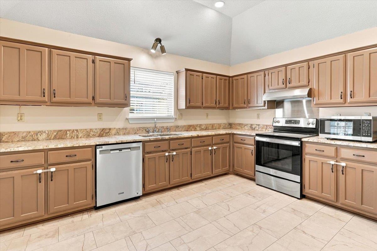 3112 Clubview Cv S Property Photo 11