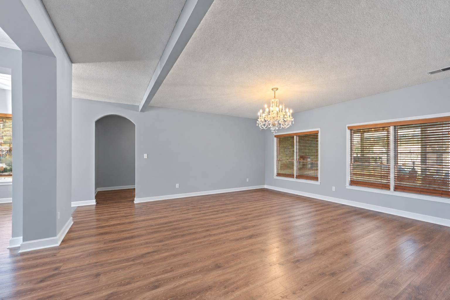 4852 Shira Dr Property Photo 9