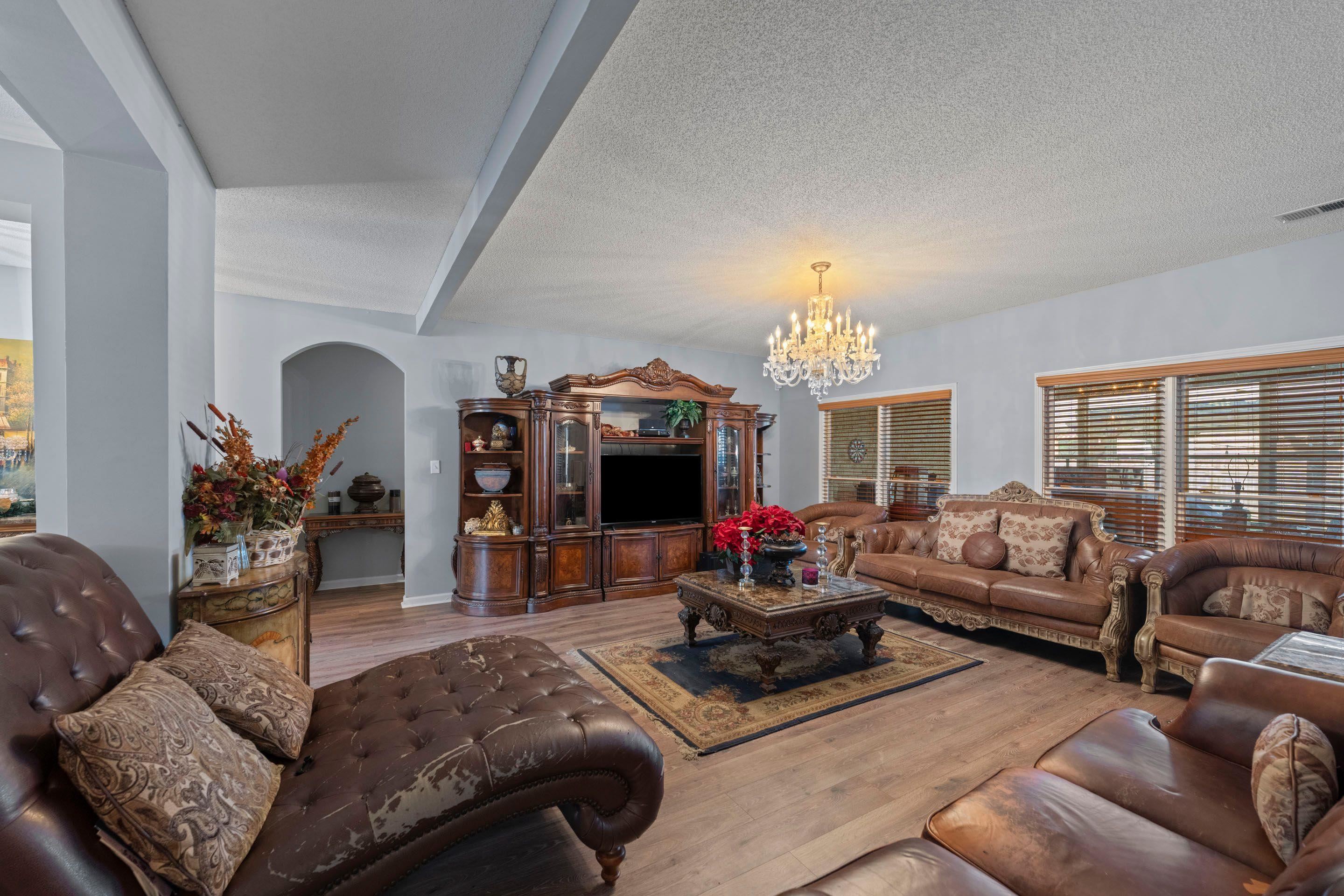 4852 Shira Dr Property Photo 10