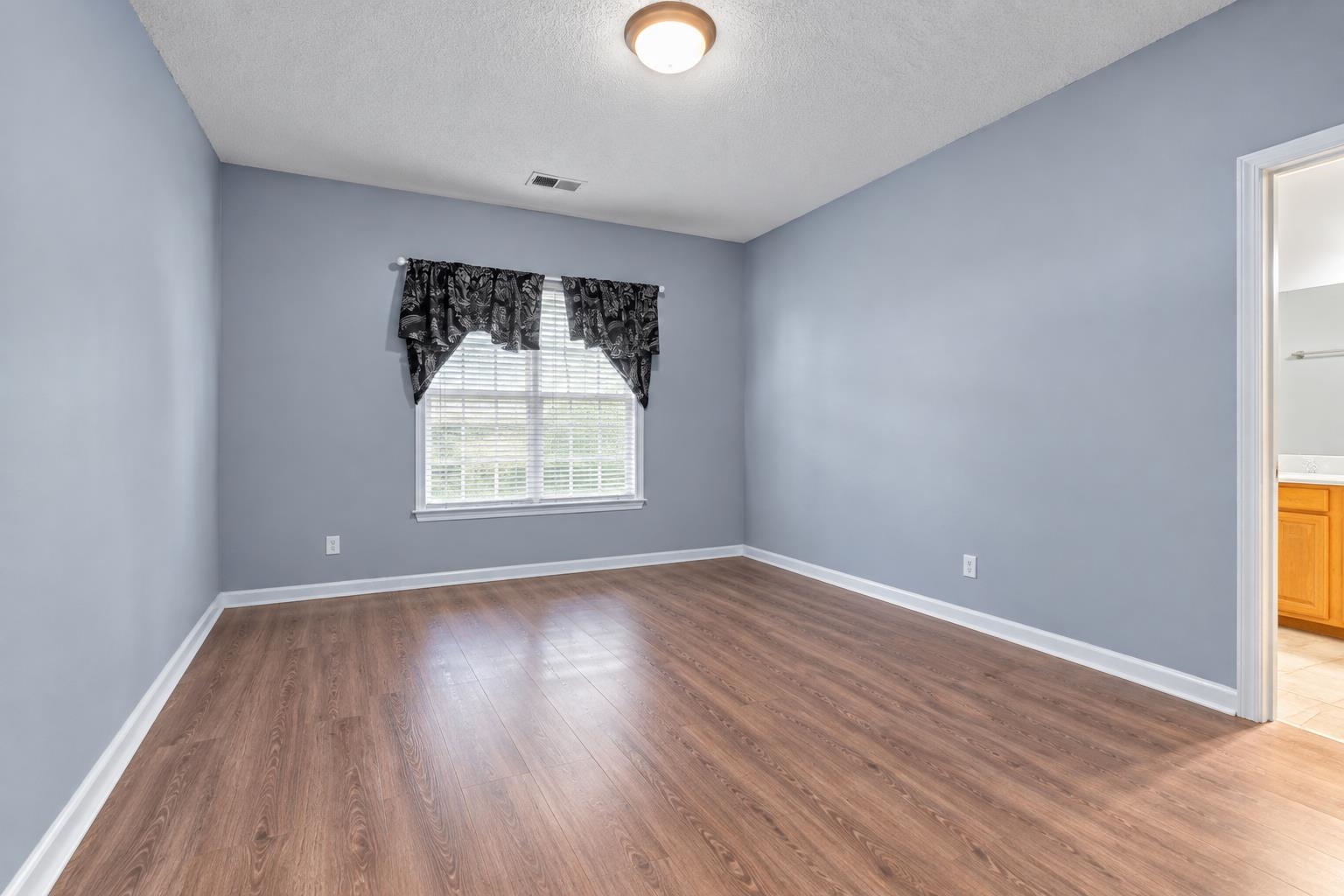 4852 Shira Dr Property Photo 22