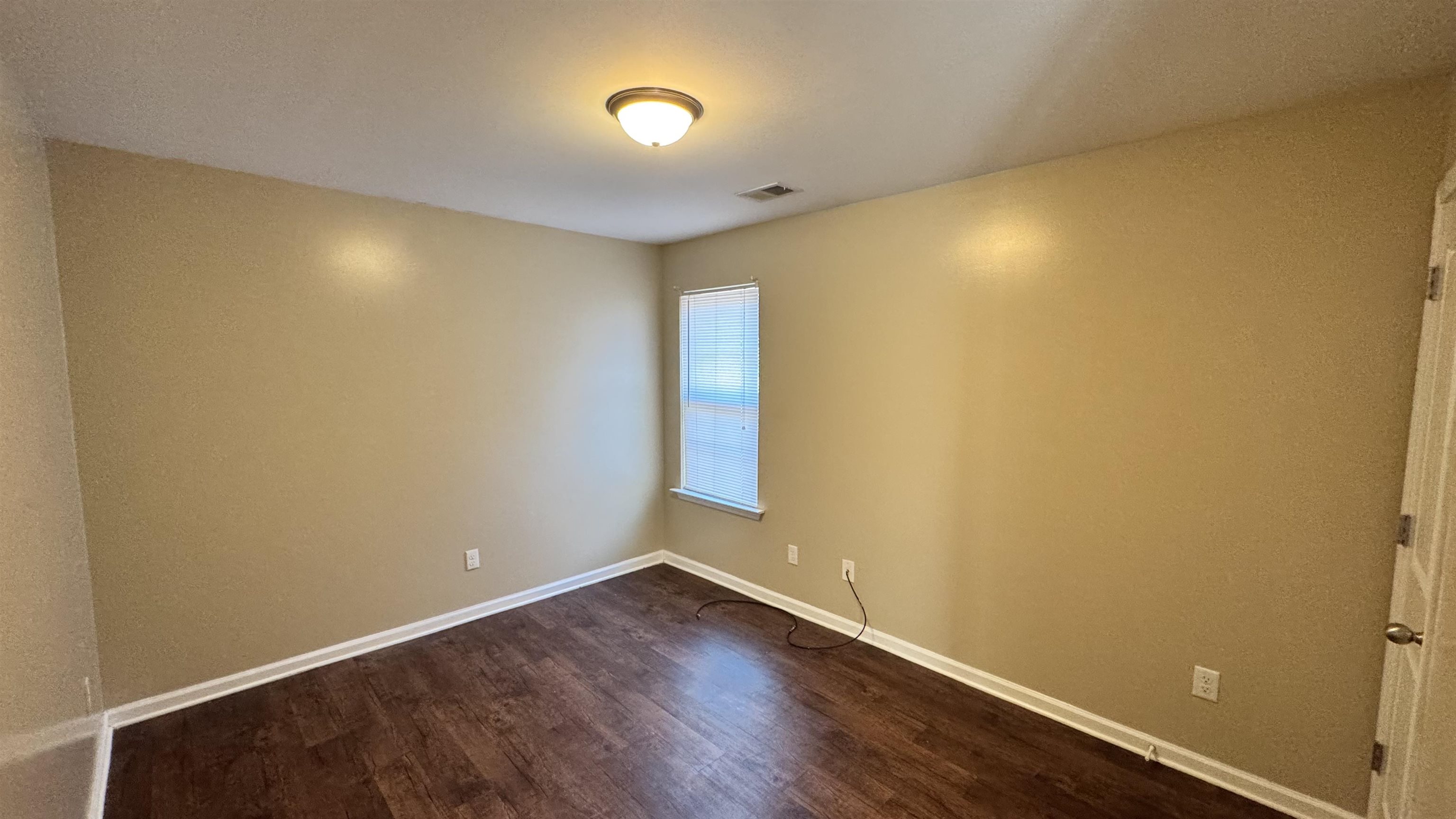 5240 Crossfield Rd Property Photo 8