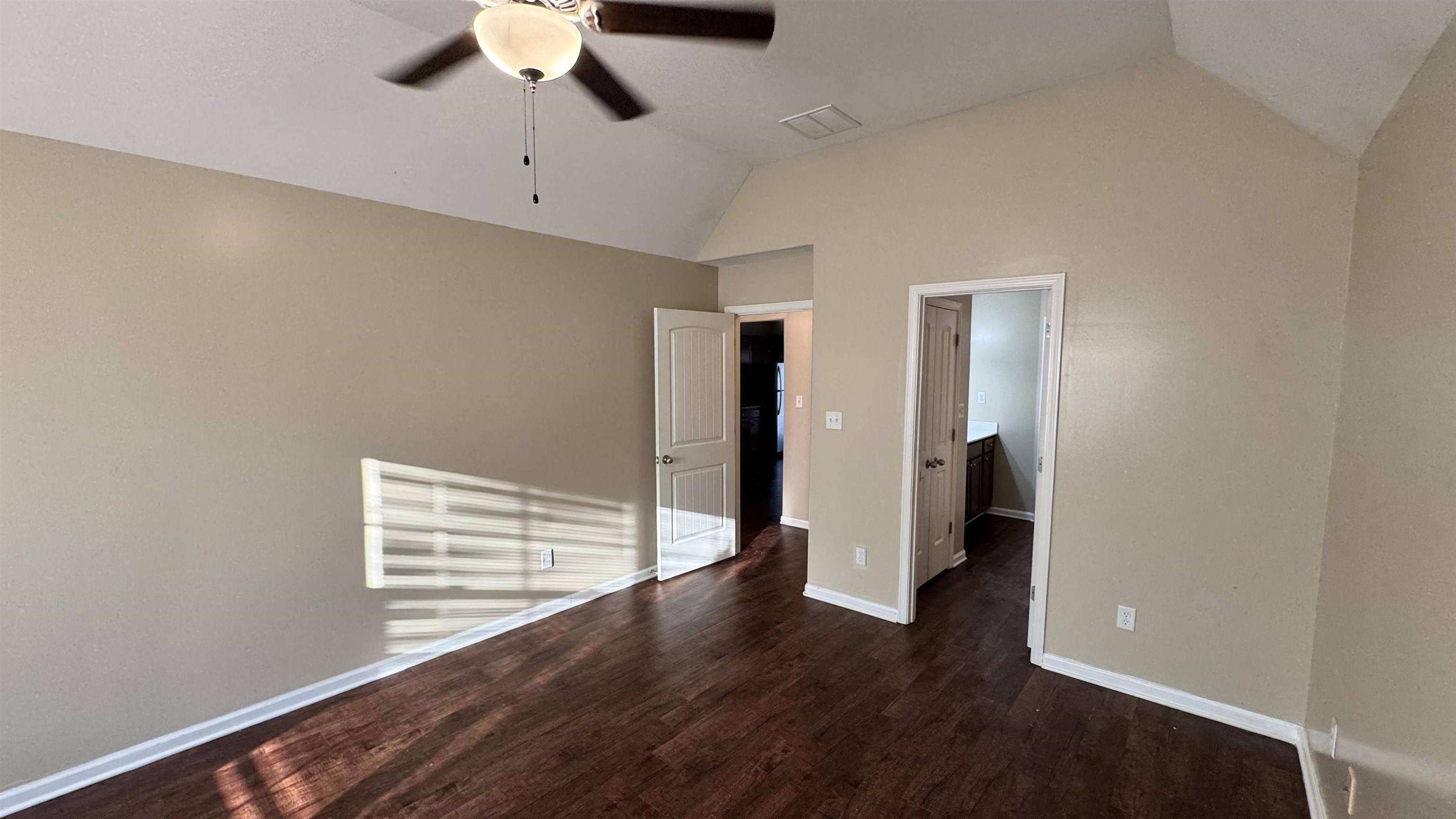 5240 Crossfield Rd Property Photo 13
