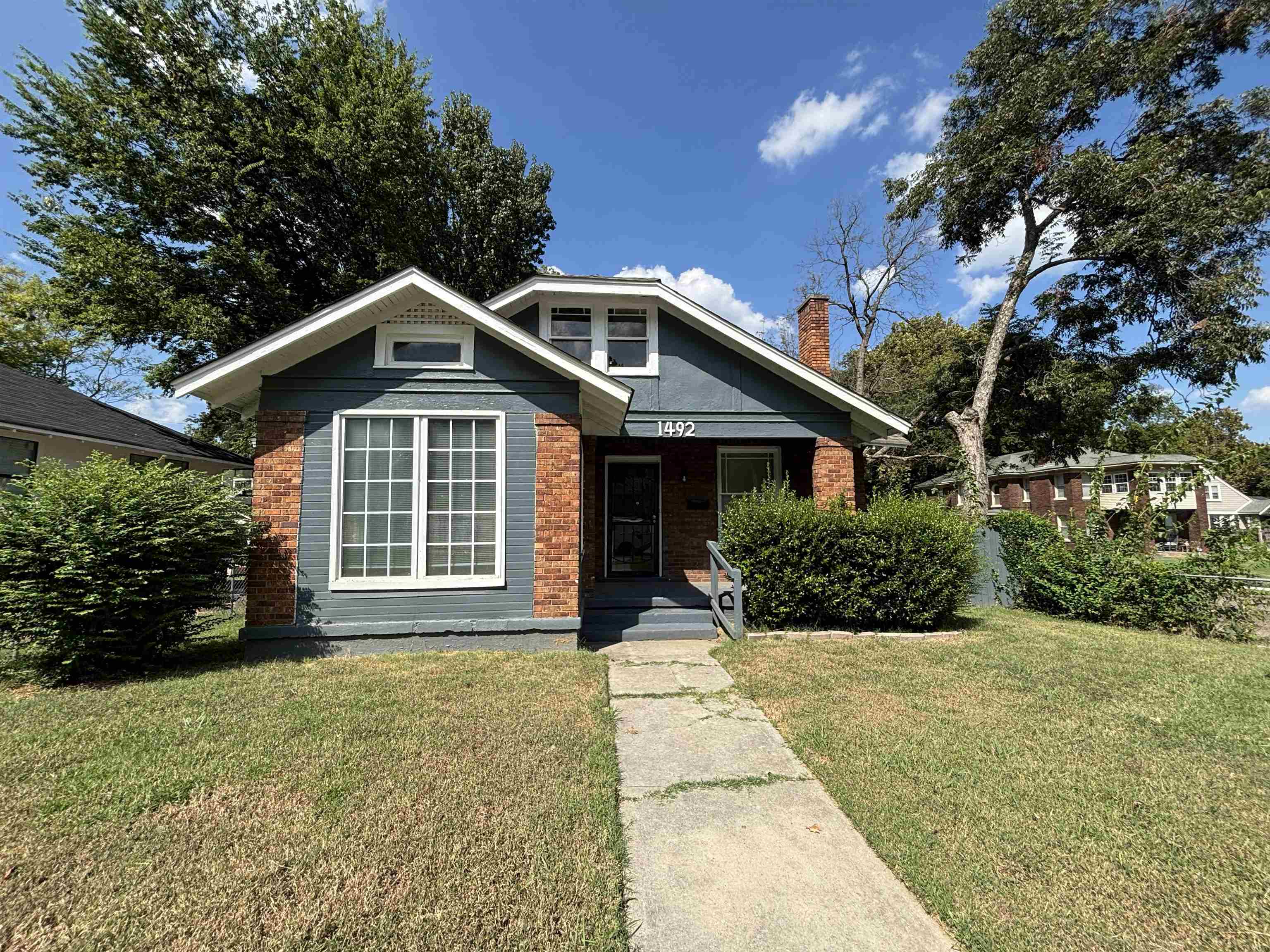 1492 Faxon Ave Property Photo 1