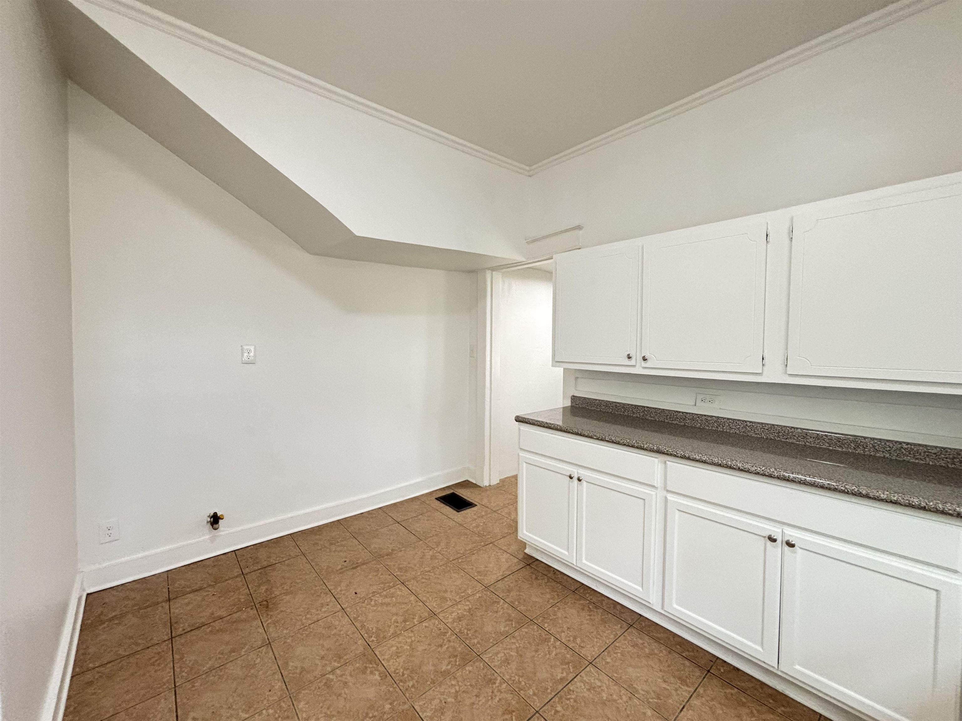 1492 Faxon Ave Property Photo 8