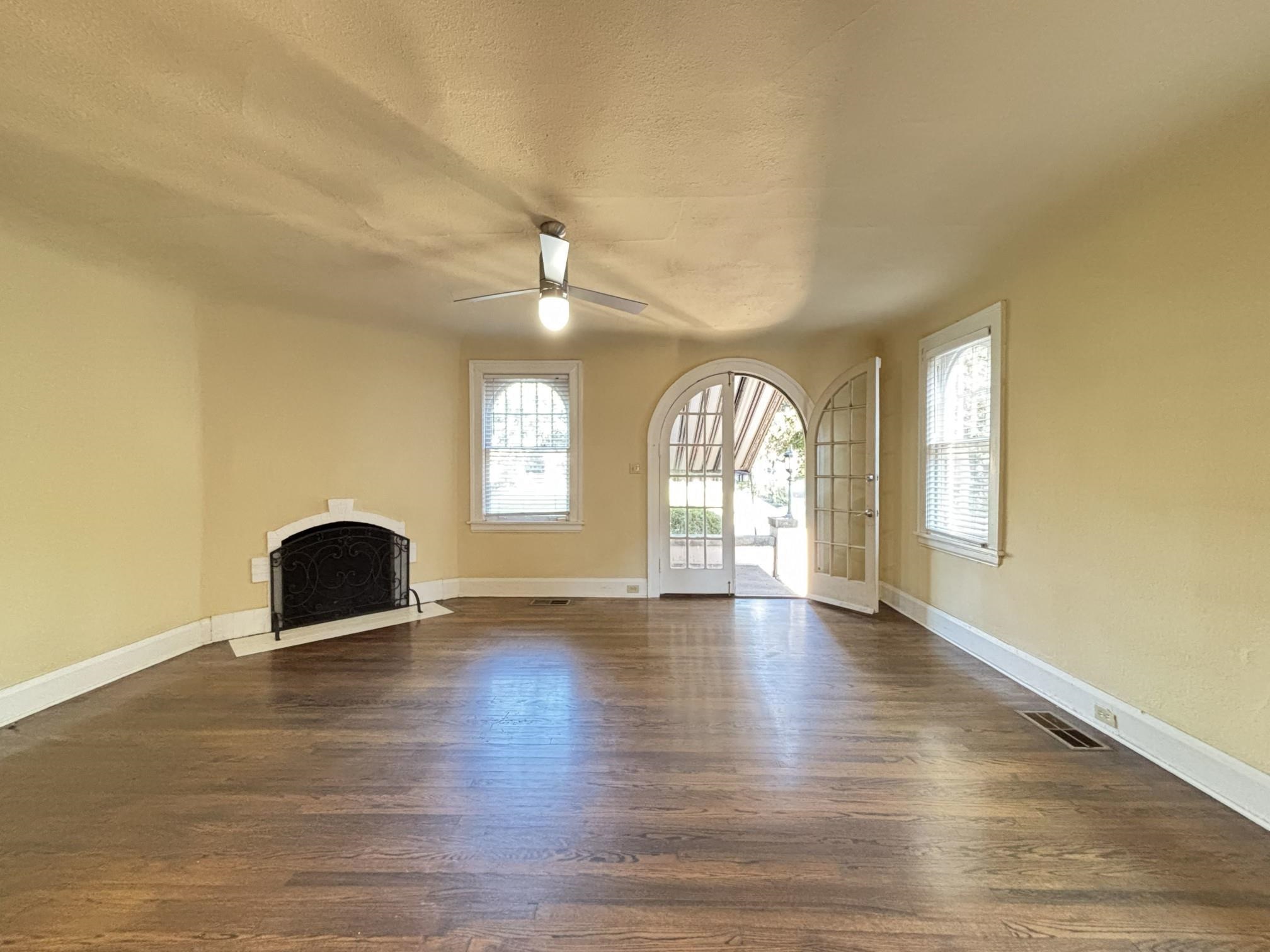 662 S Mclean Blvd 662 Property Photo 4