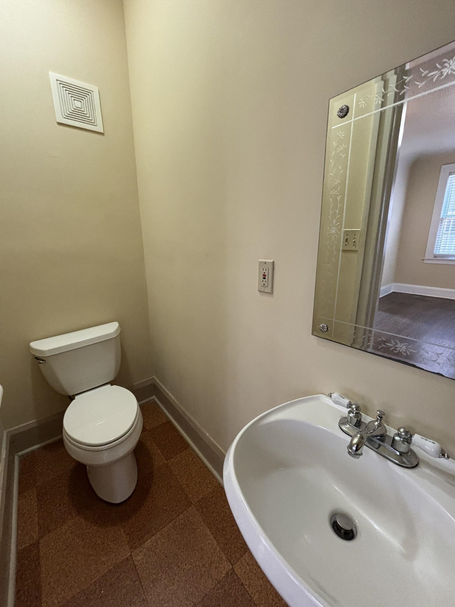 662 S Mclean Blvd 662 Property Photo 8