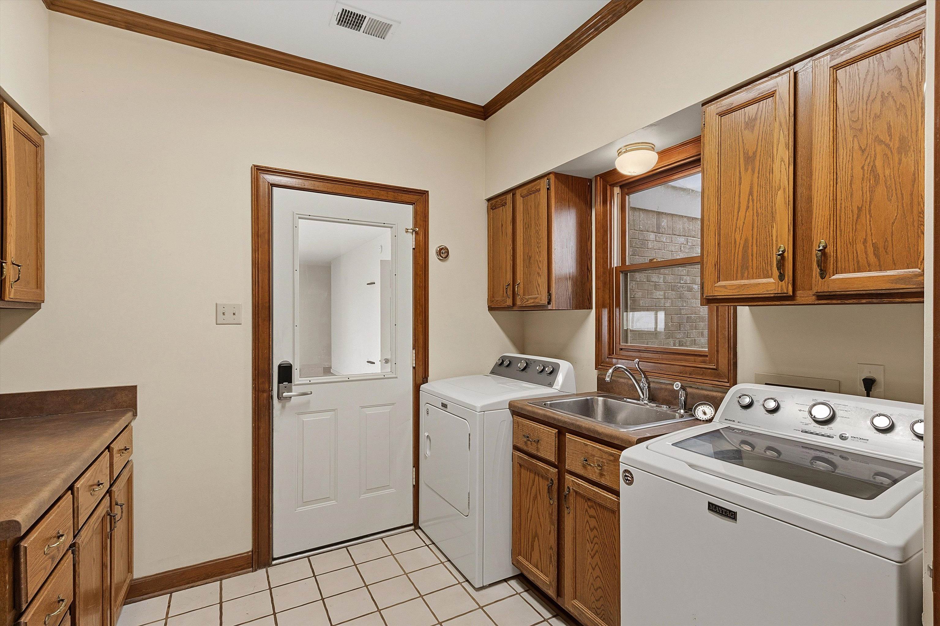 7813 Woodlark Cv Property Photo 33