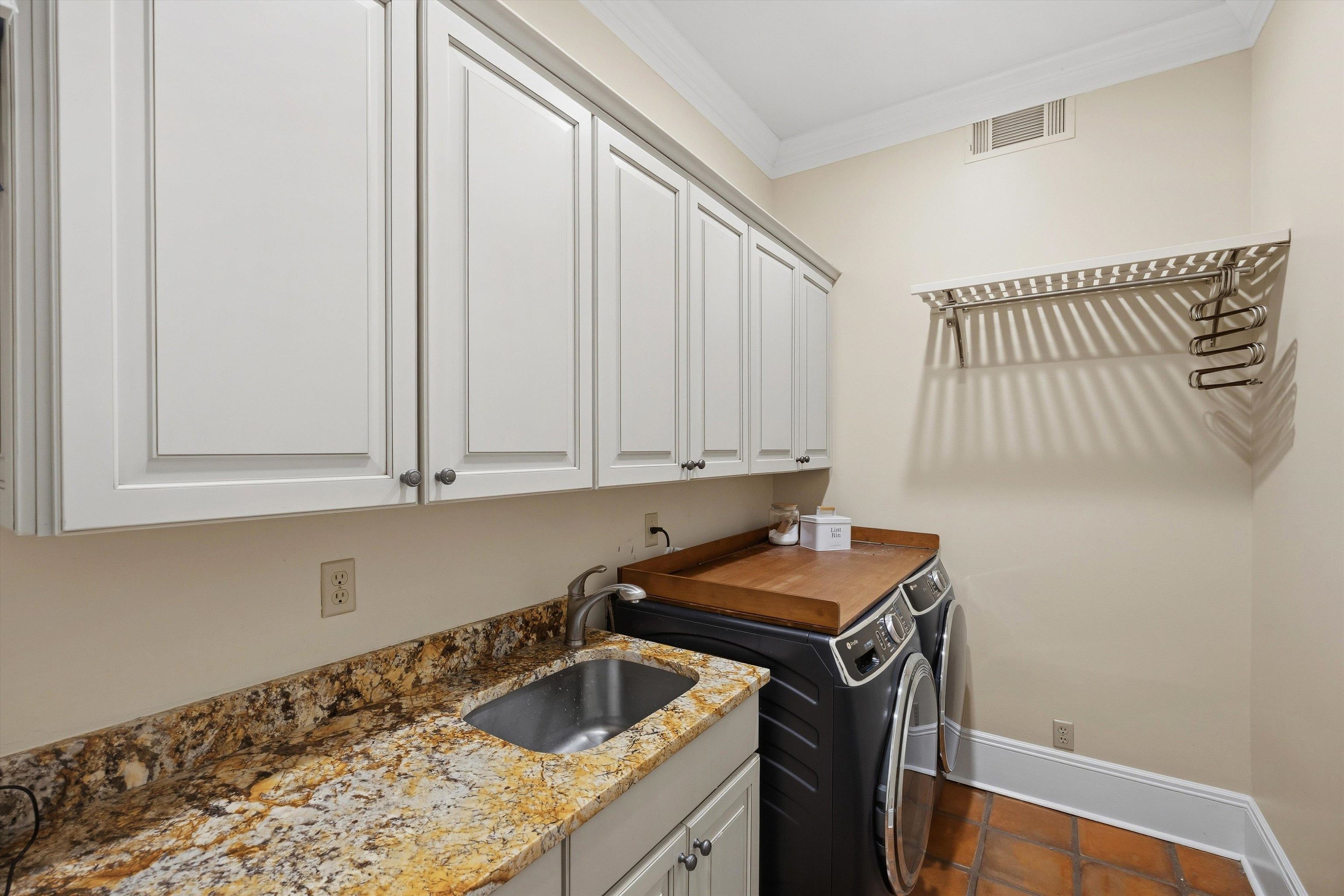 472 Tree Top Cv Property Photo 17