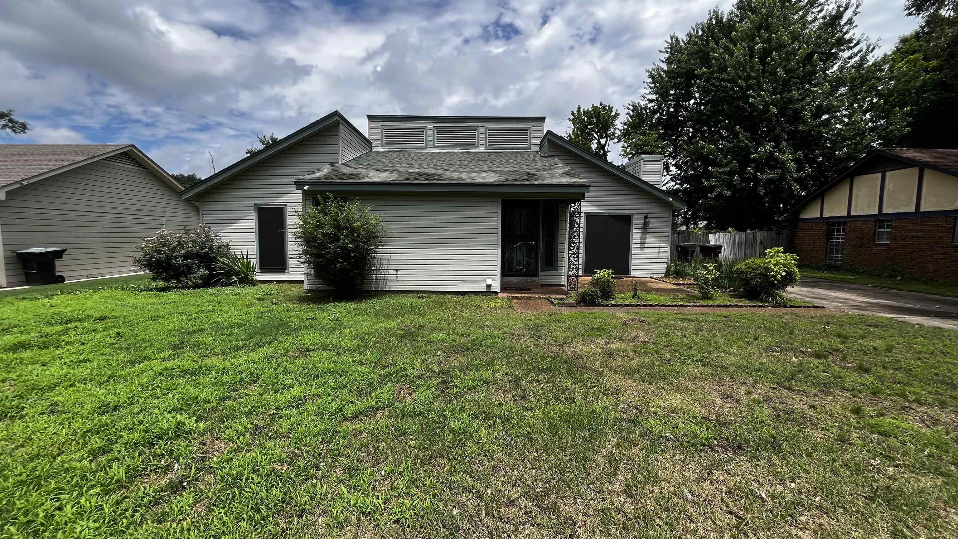 6936 BRIAR HILL DR Property Photo 1