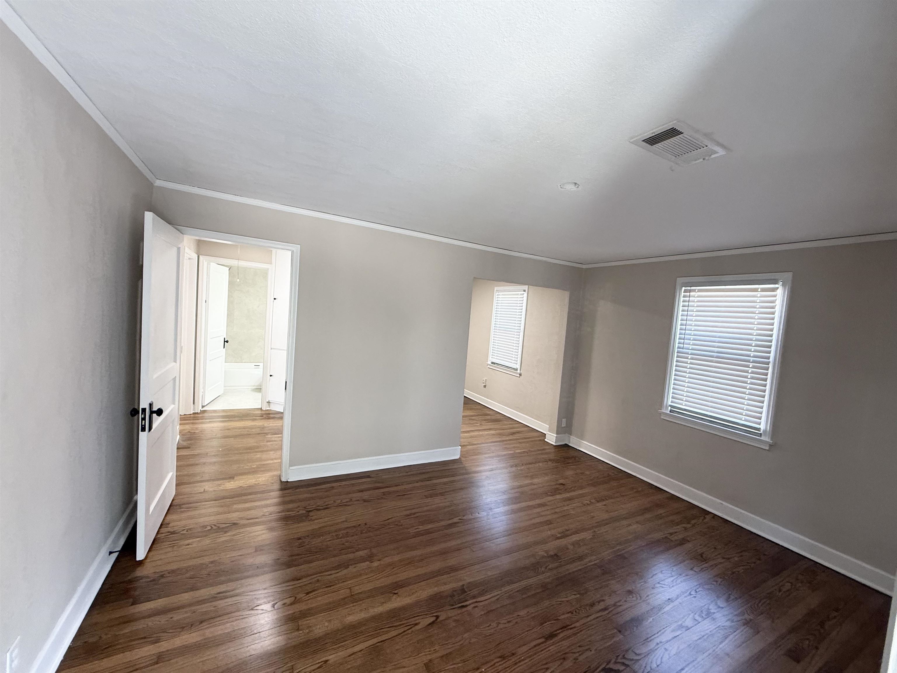 3475 Vernon Ave Property Photo 2