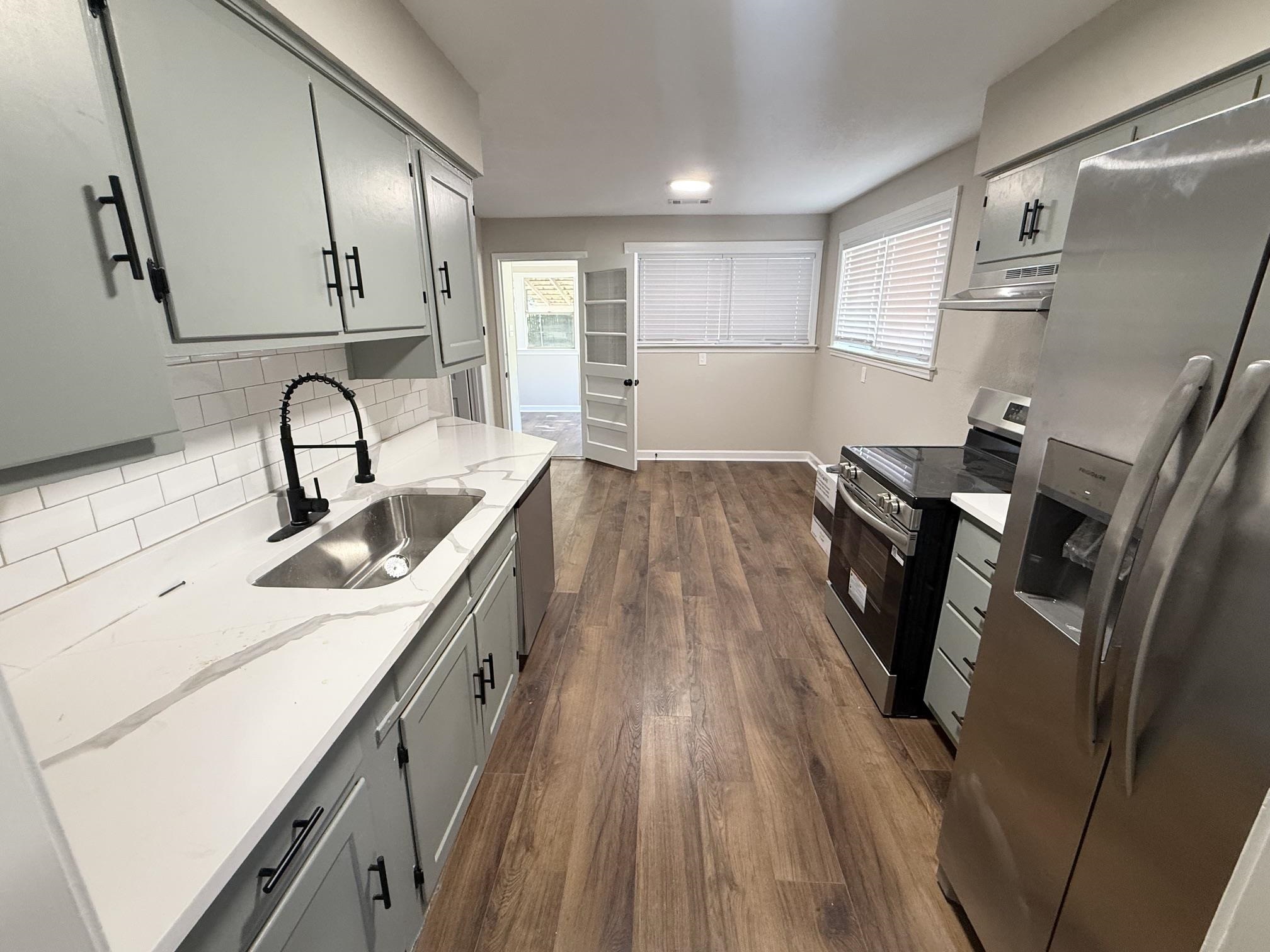 3475 Vernon Ave Property Photo 7