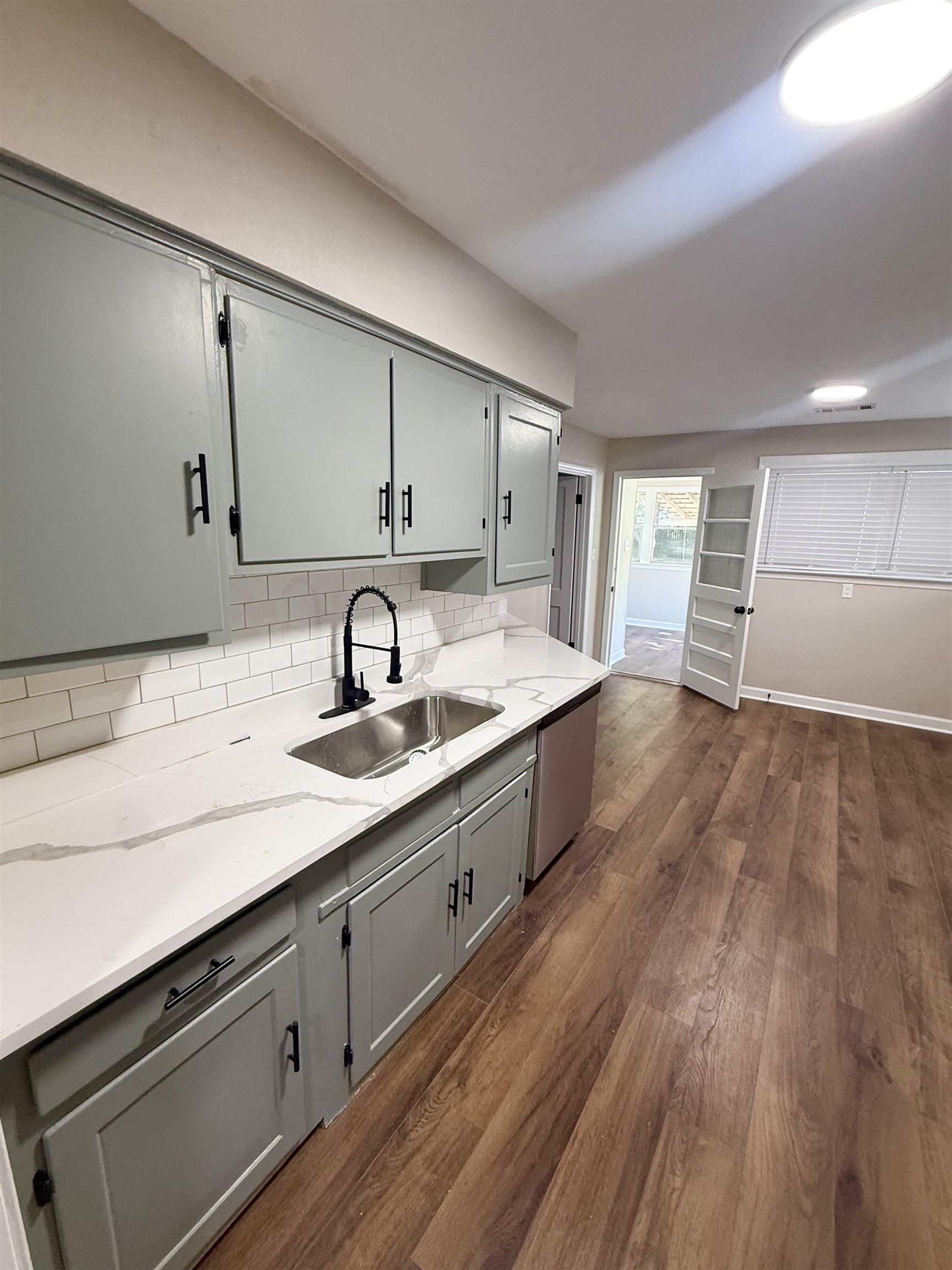 3475 Vernon Ave Property Photo 10