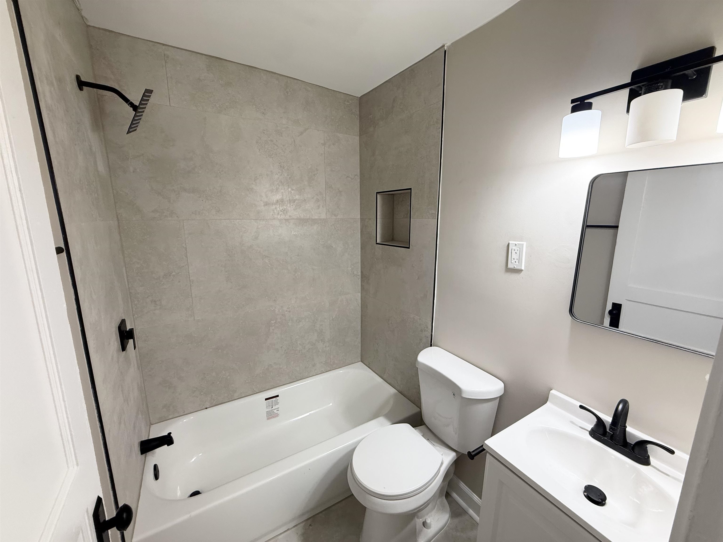 3475 Vernon Ave Property Photo 16