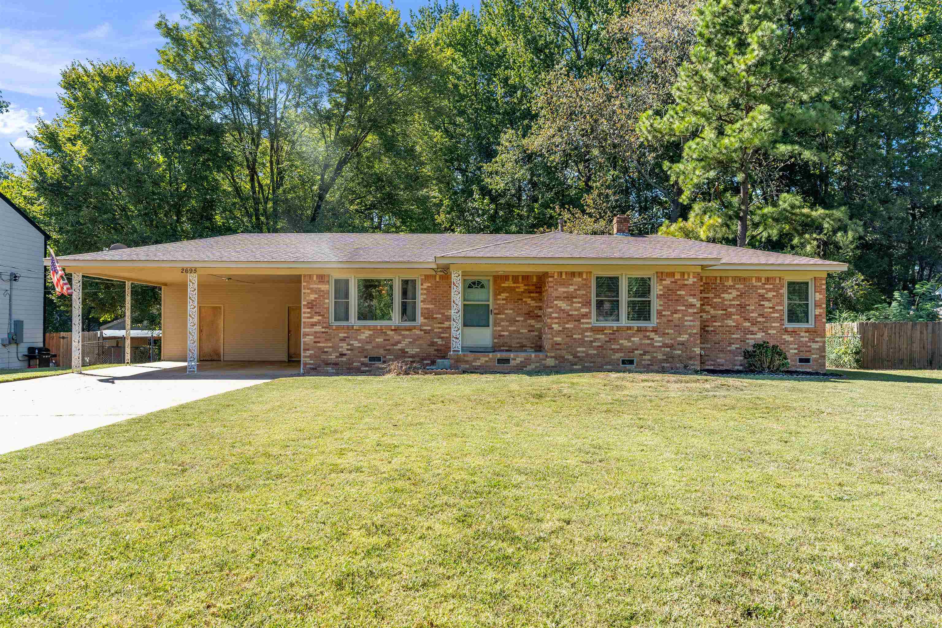2695 Elmore Park Rd Property Photo 2