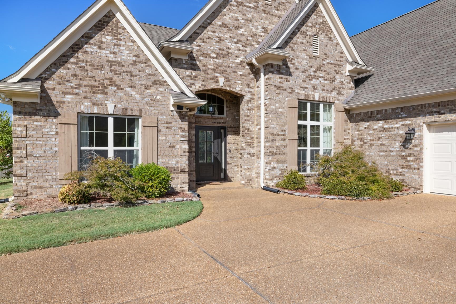 110 JAMES XING DR Property Photo 1