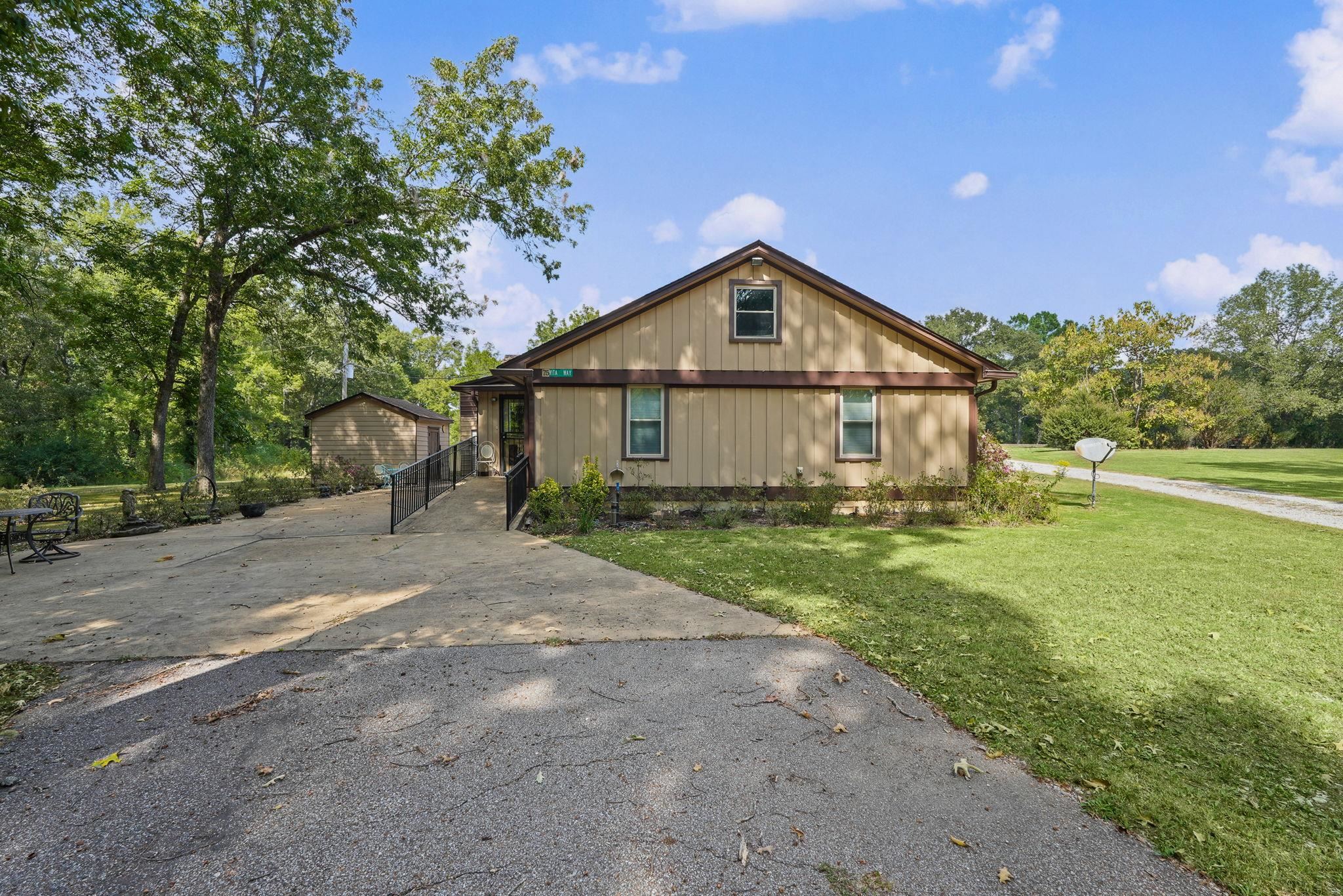 75 Vita Way Property Photo 4