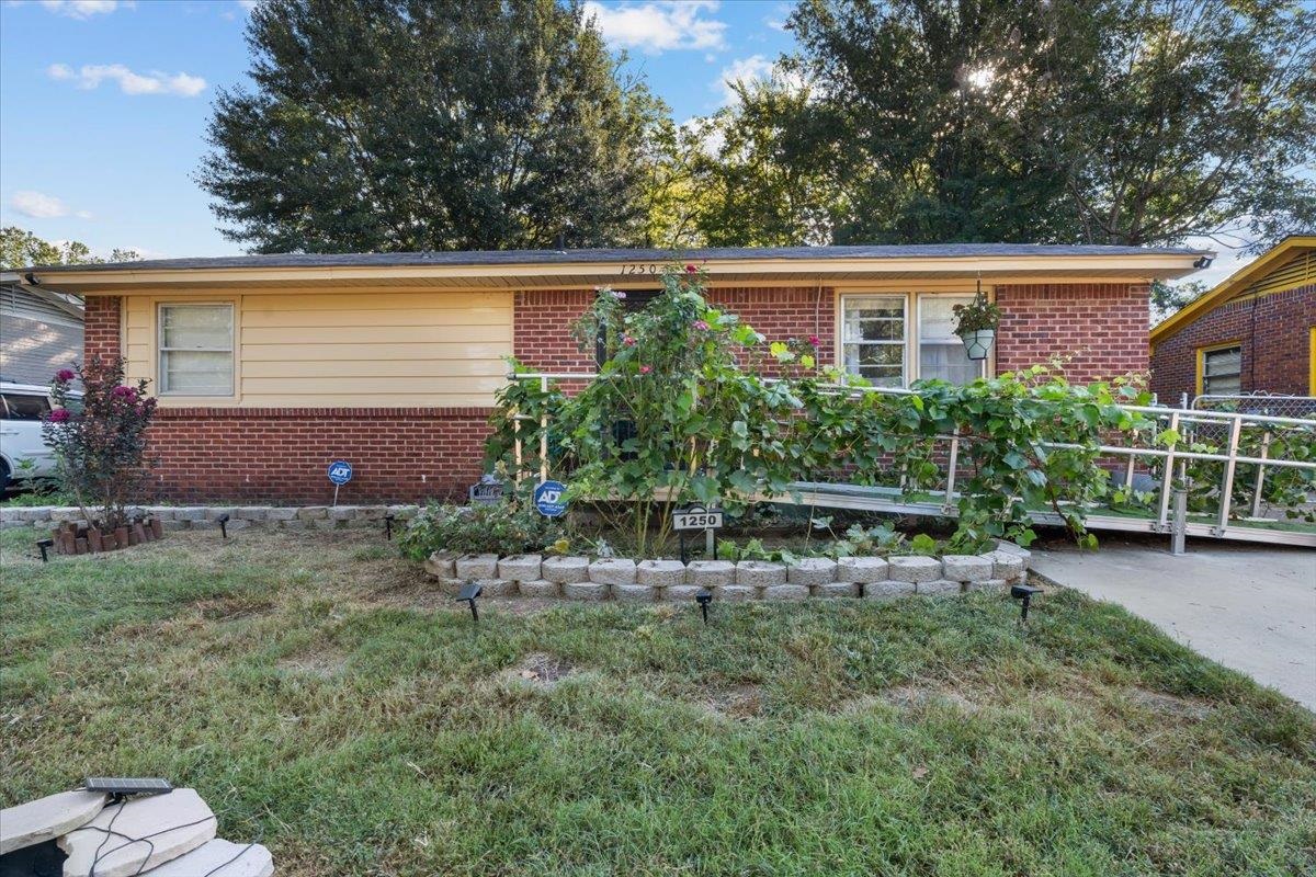 1250 S White Station Rd Property Photo 1