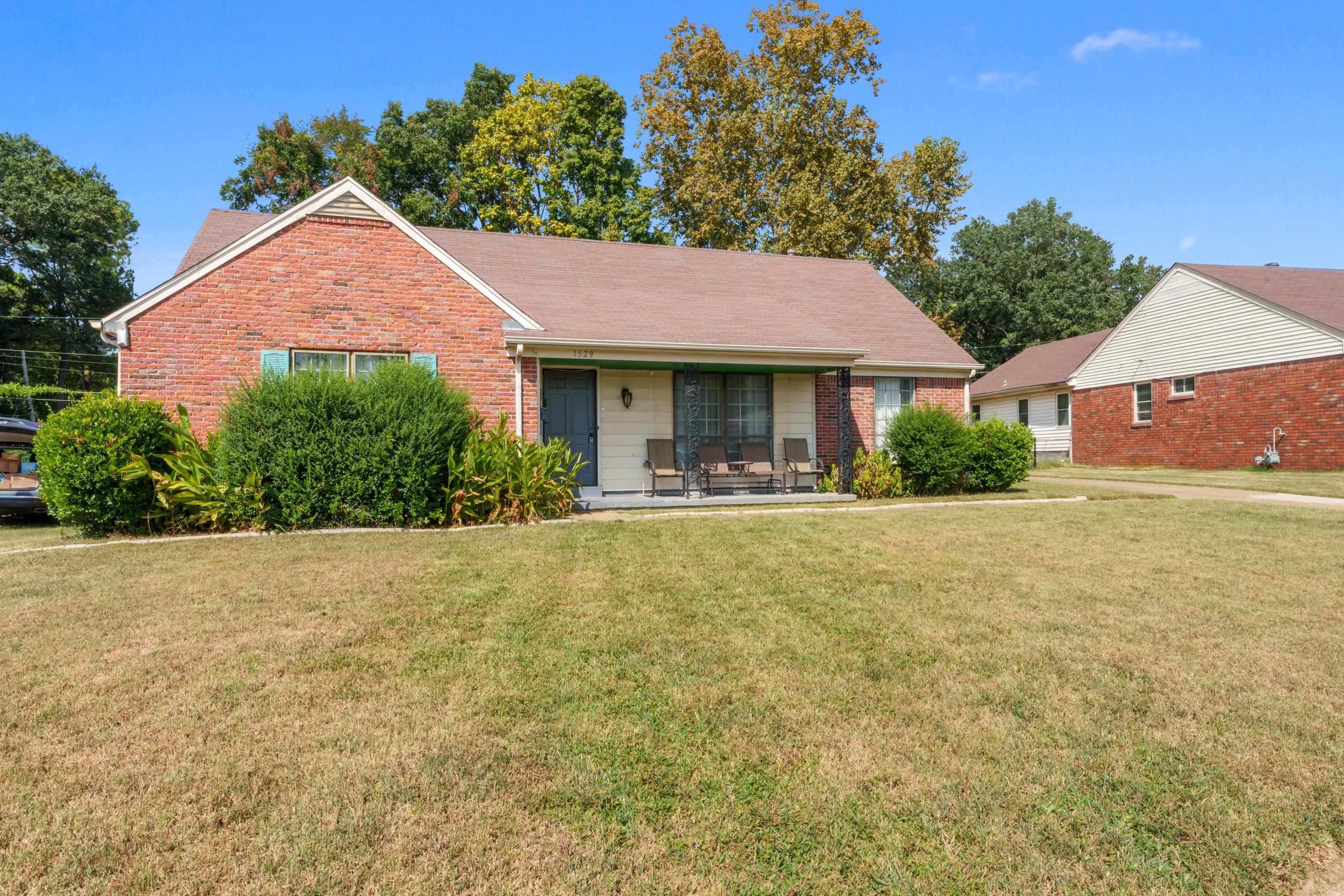 1529 PINECREST DR Property Photo 1