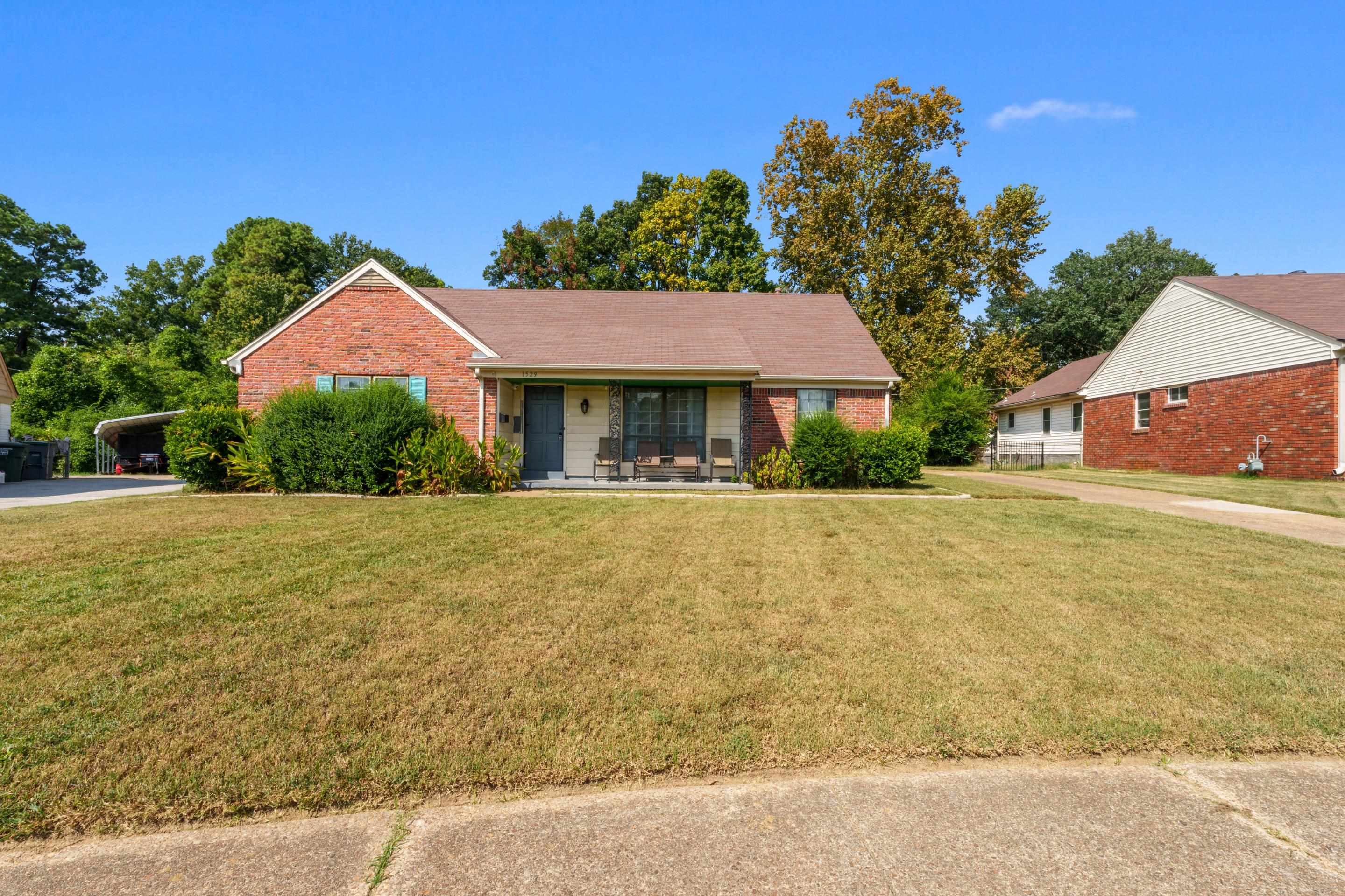 1529 Pinecrest Dr Property Photo 2