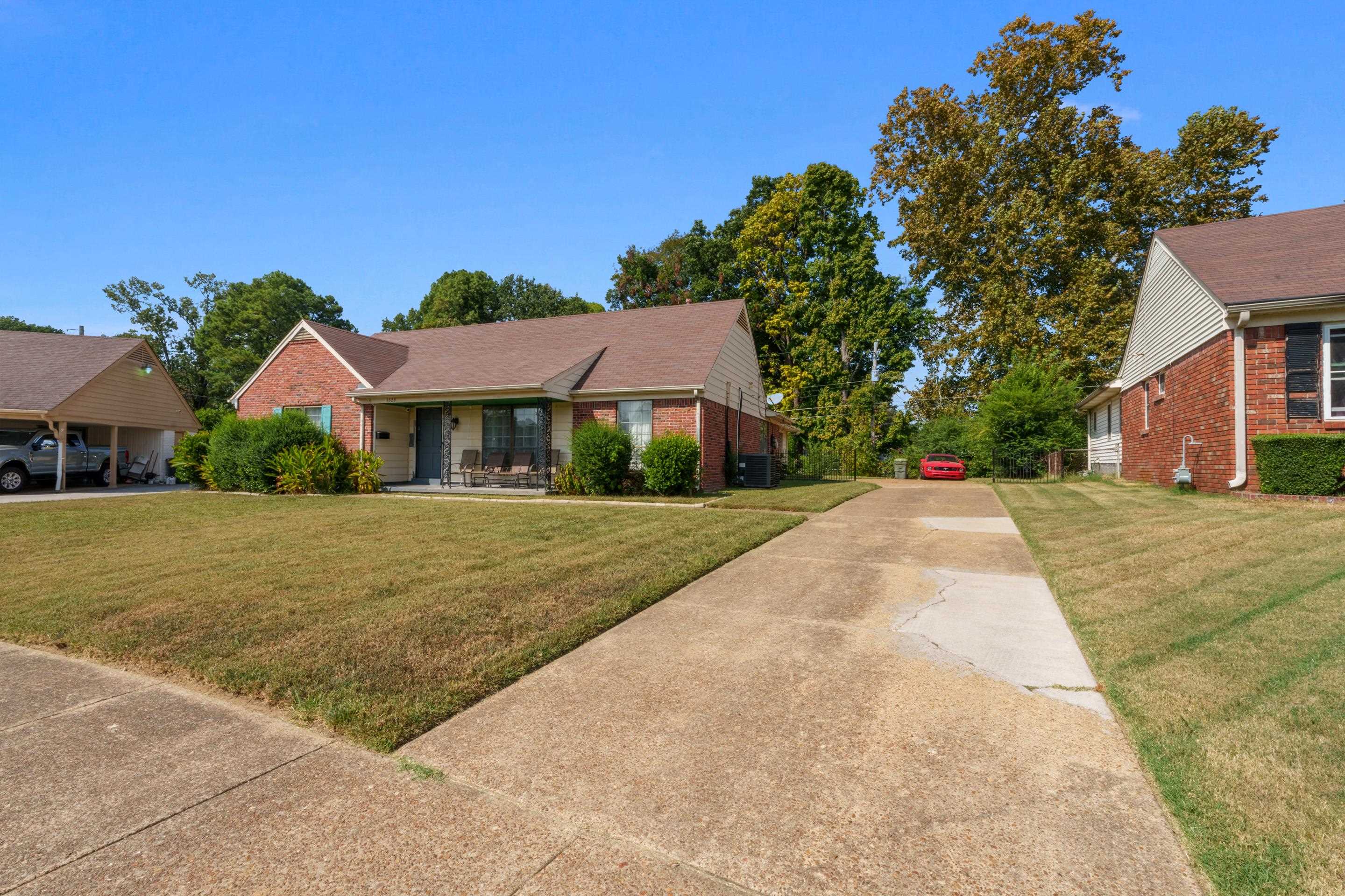 1529 Pinecrest Dr Property Photo 3