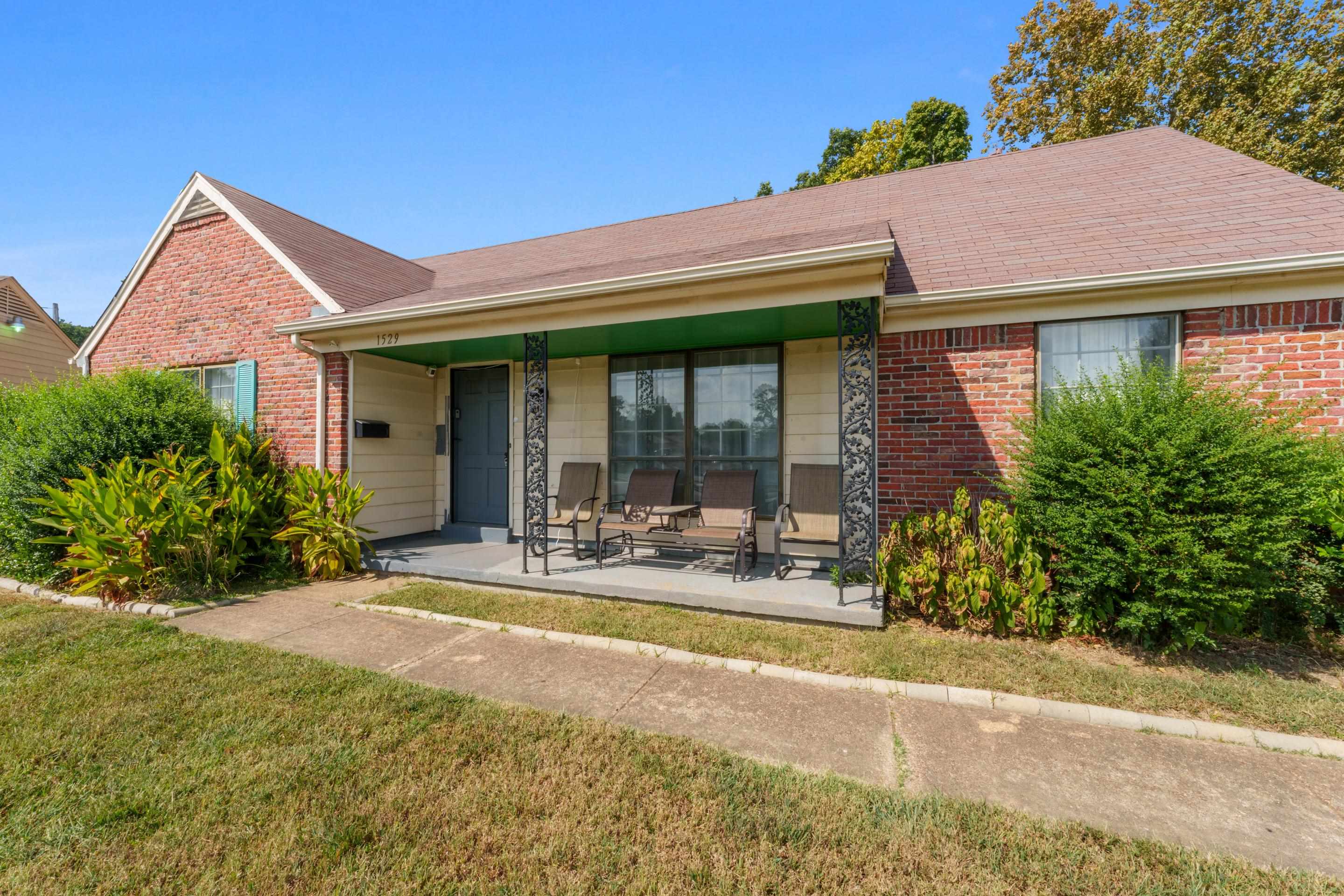 1529 Pinecrest Dr Property Photo 4