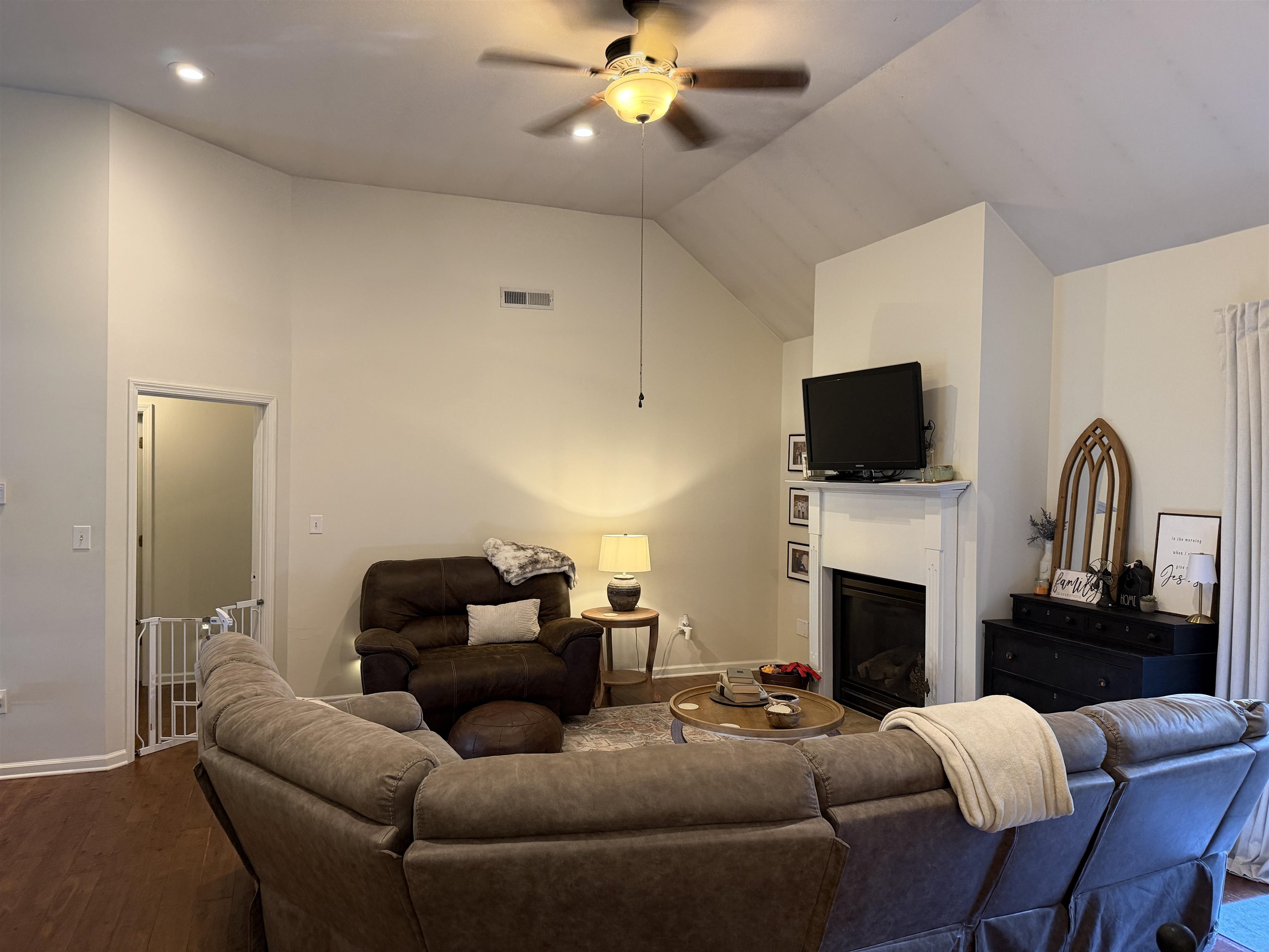 1118 Casey Springs Cir Property Photo 3