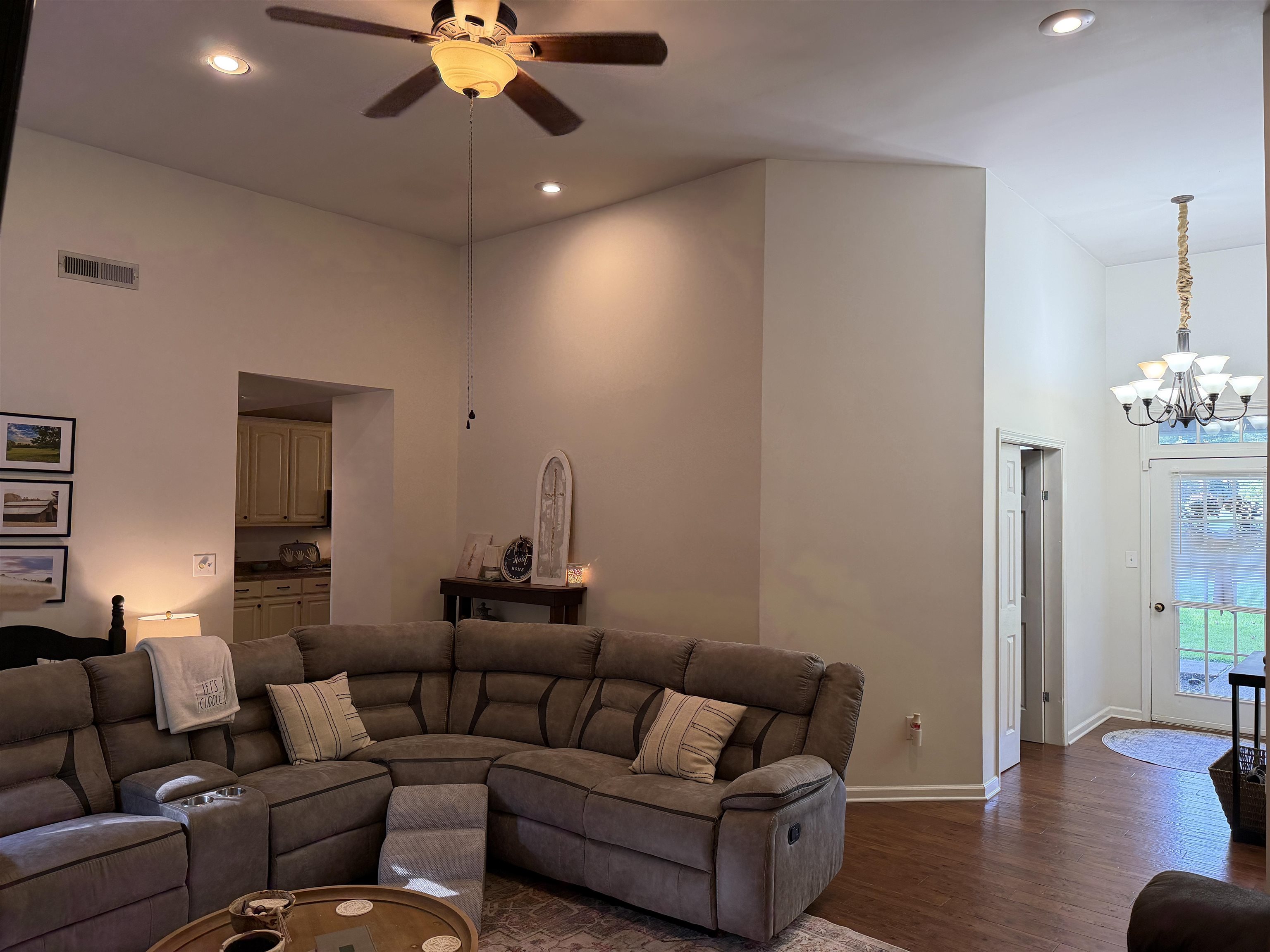 1118 Casey Springs Cir Property Photo 6