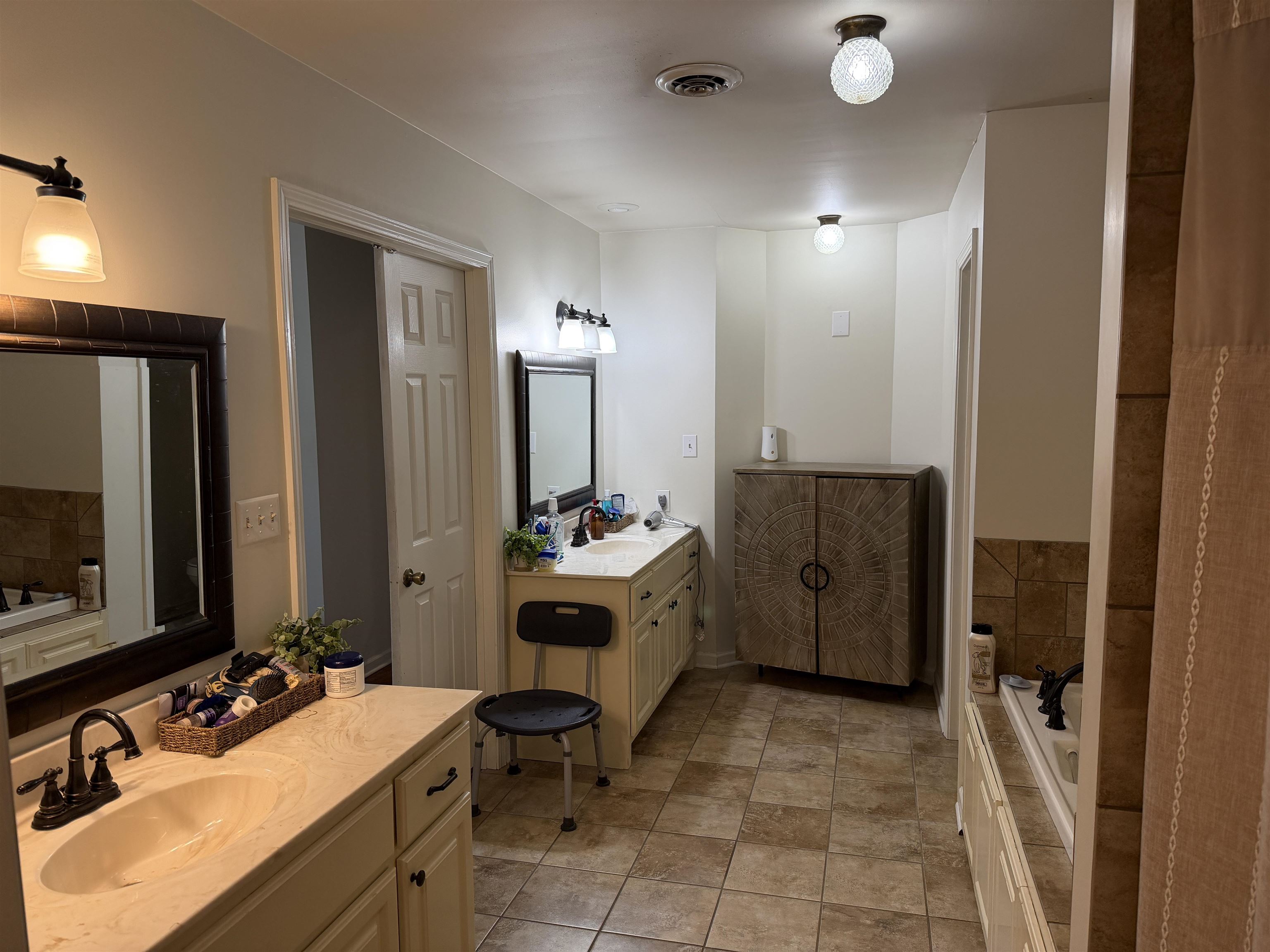 1118 Casey Springs Cir Property Photo 18