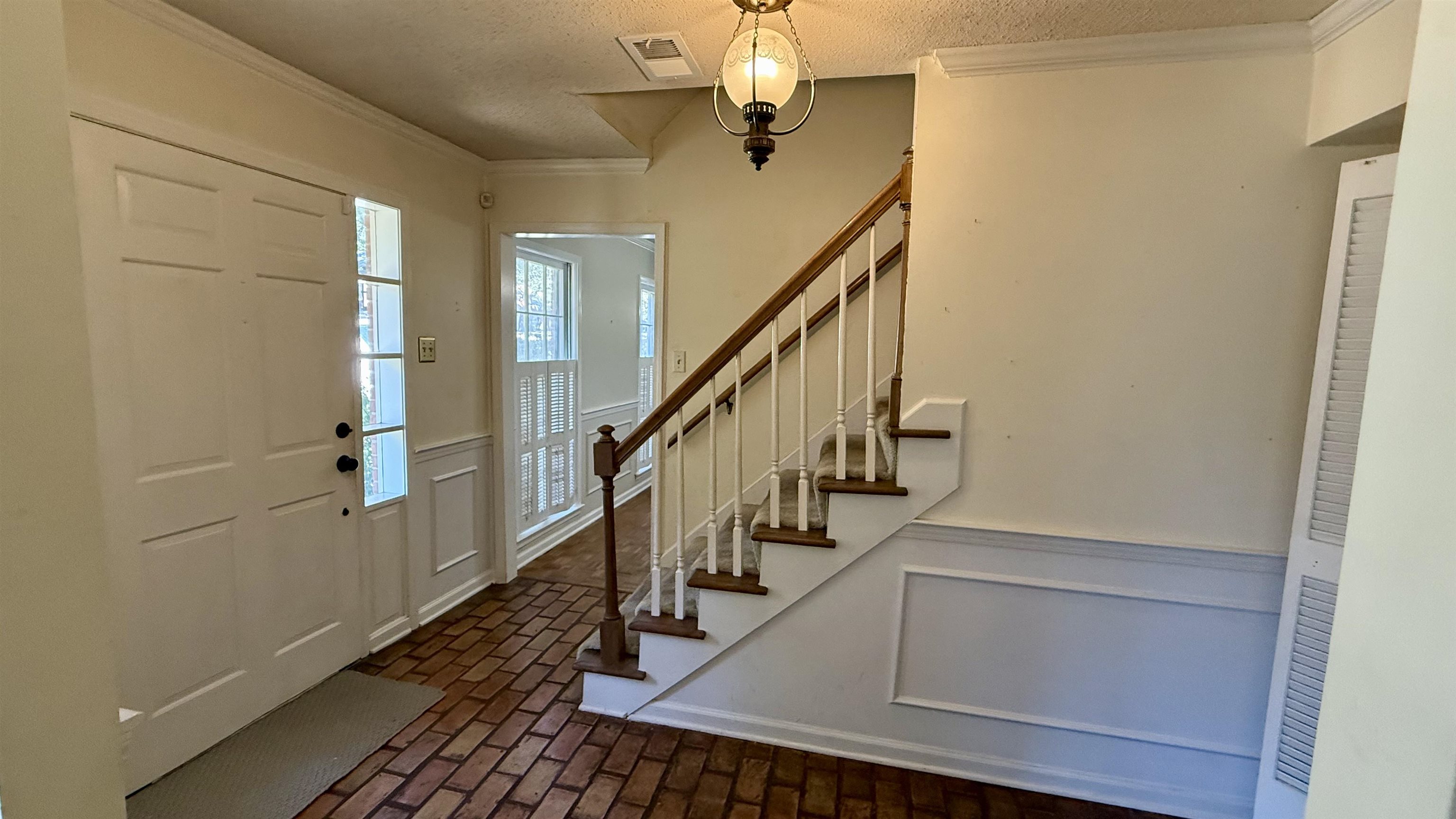 2344 Howard Rd Property Photo 5